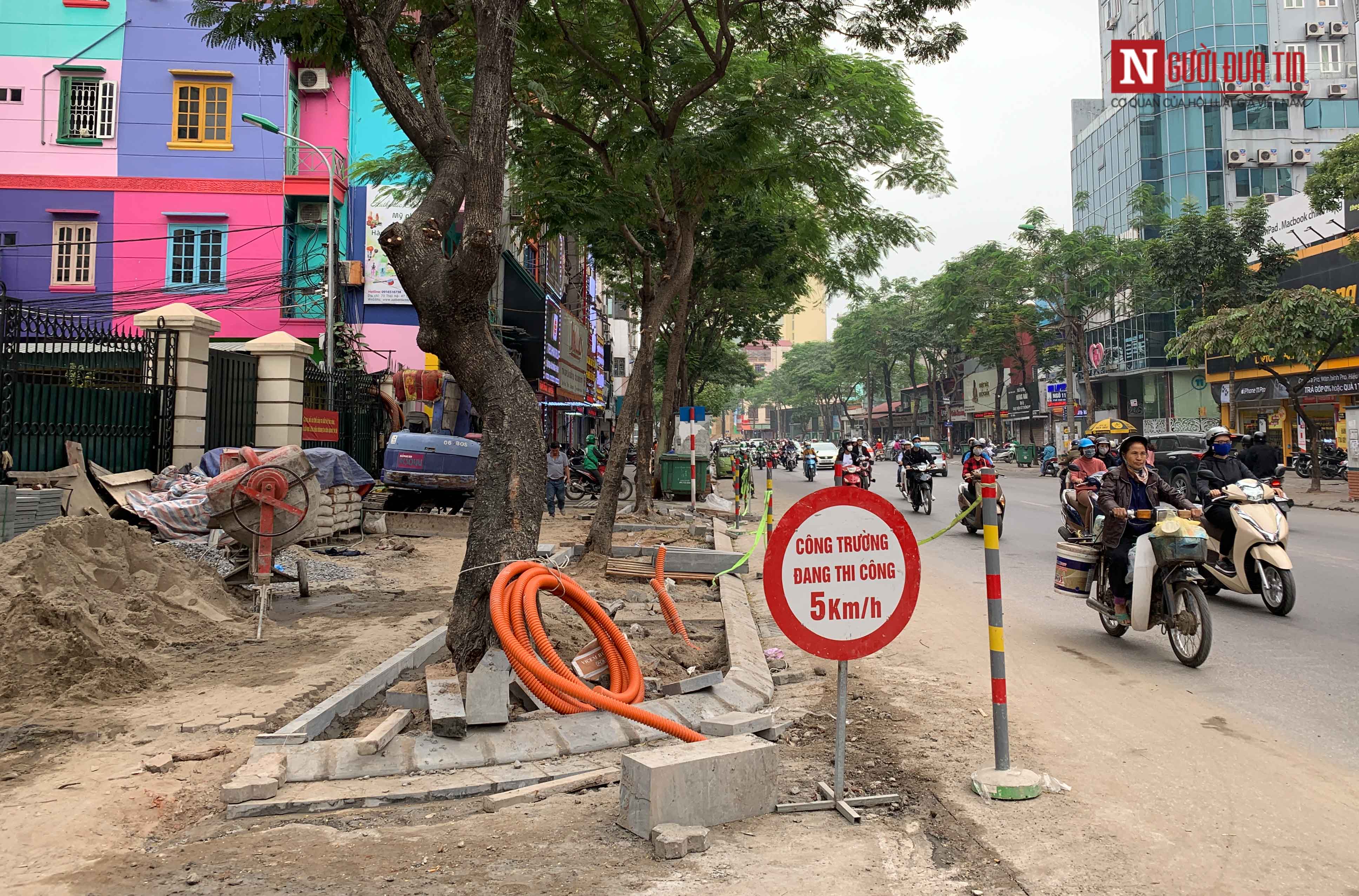 Dân sinh - Chi 36 tỷ đồng 'thay áo mới' cho vỉa hè tuyến đường đông đúc bậc nhất Thủ đô