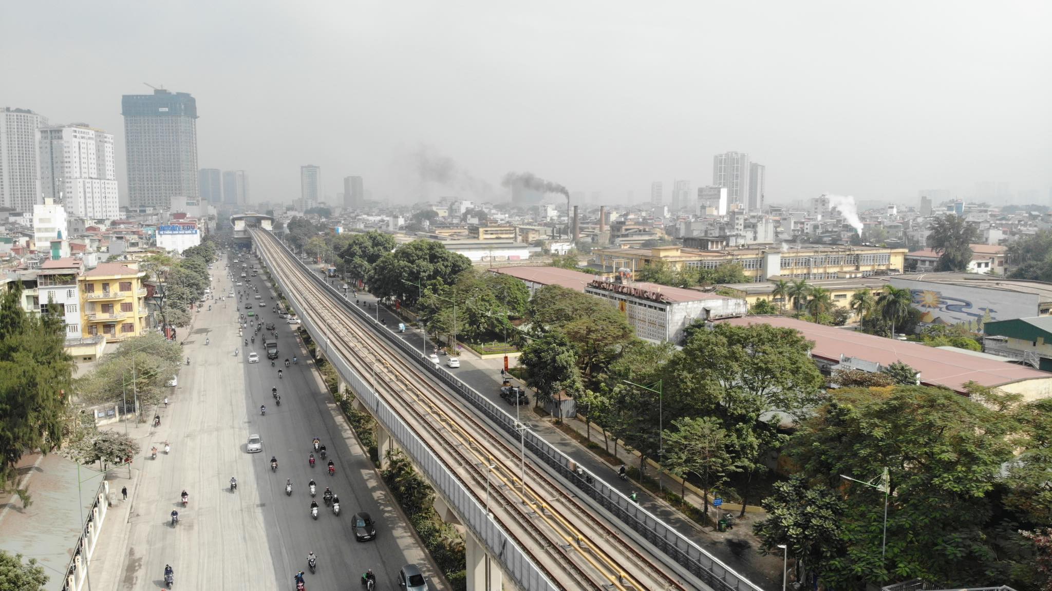 Môi trường - Ô nhiễm không khí lên kịch khung, sương mù dày đặc vẫn bao phủ Hà Nội vào giữa trưa (Hình 4).