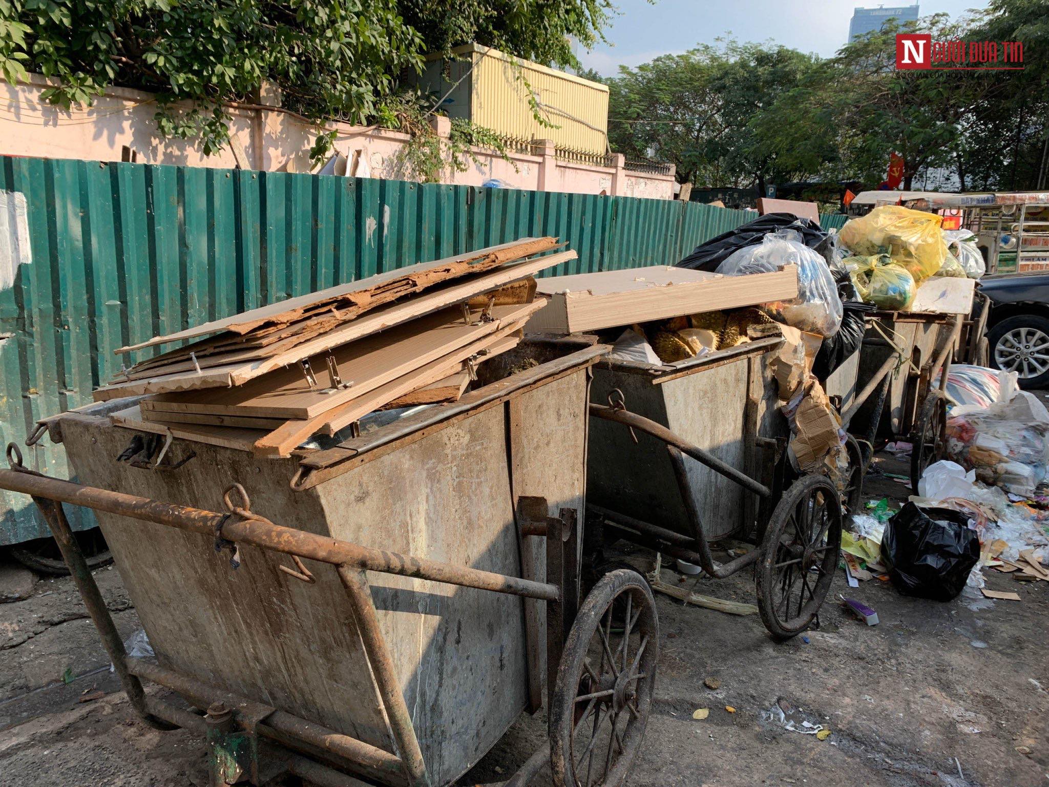 Môi trường - Người dân chặn bãi rác Nam Sơn: Hà Nội tràn ngập rác trên nhiều tuyến phố (Hình 14).