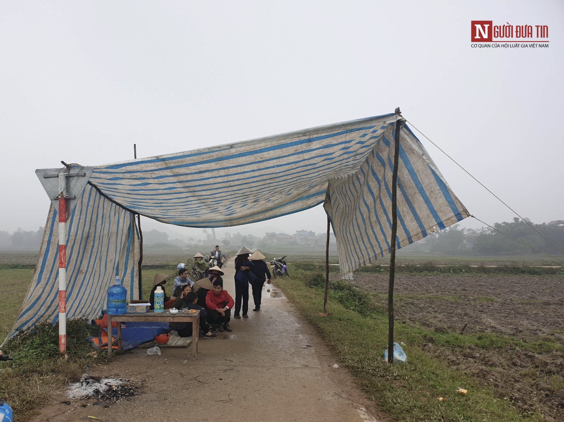 Môi trường - Người dân chặn bãi rác Nam Sơn: Hà Nội tràn ngập rác trên nhiều tuyến phố (Hình 3).