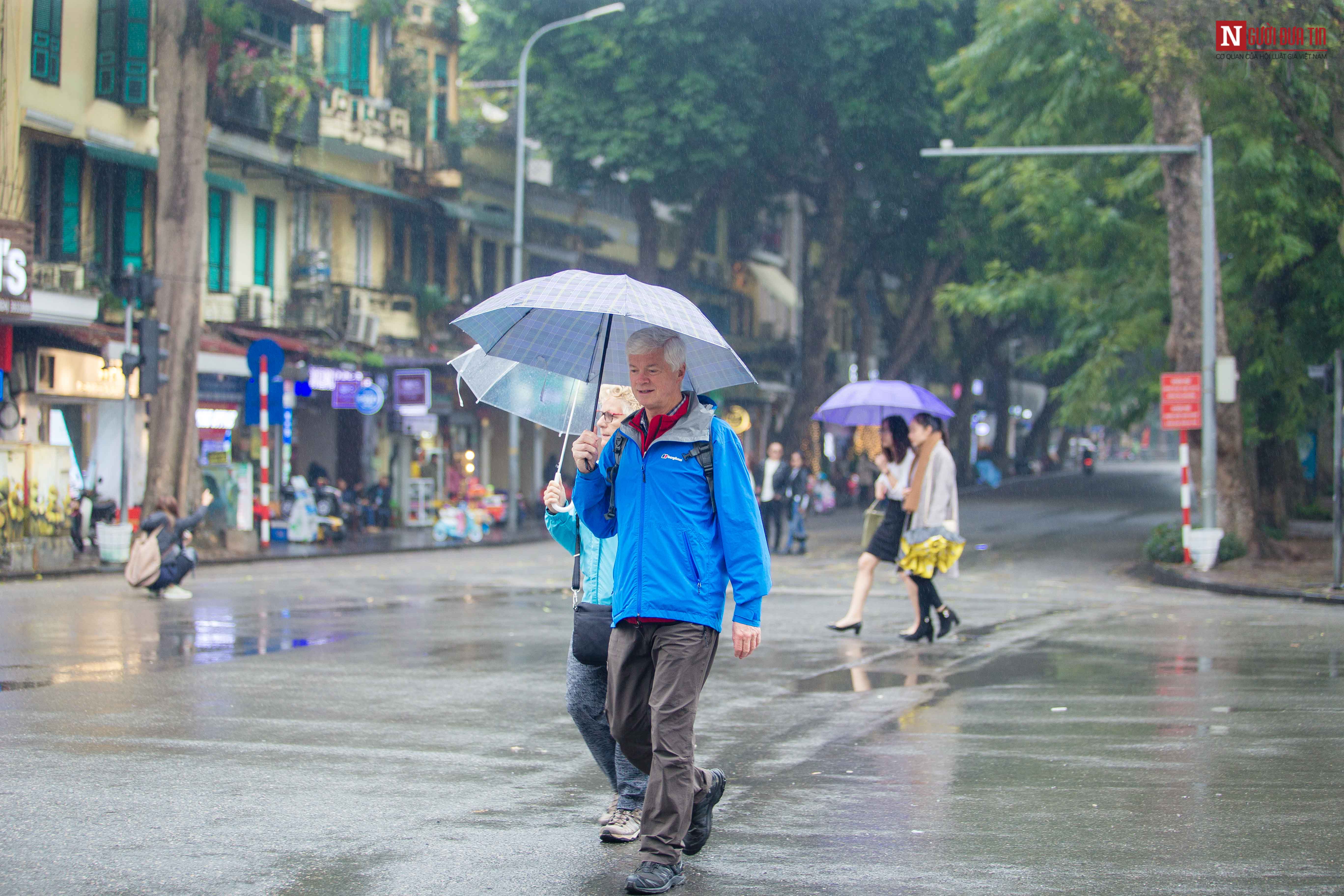 Tin nhanh - Hà Nội: Không gian đi bộ hồ Hoàn Kiếm đã trở thành một thương hiệu