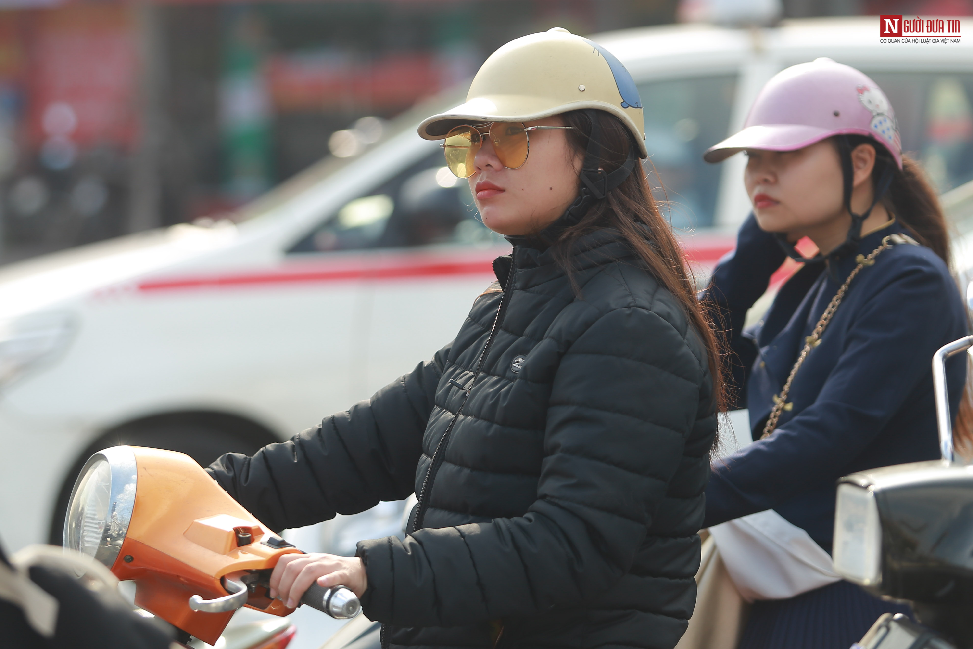 Tin nhanh - Hà Nội: Người dân bất chấp không đội mũ bảo hiểm, quay đầu bỏ chạy khi gặp CSGT (Hình 8).