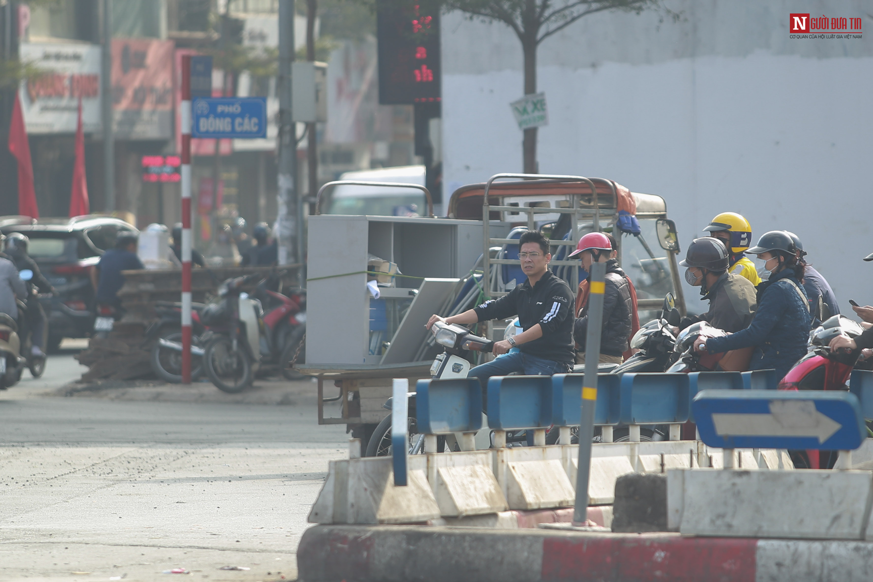 Tin nhanh - Hà Nội: Người dân bất chấp không đội mũ bảo hiểm, quay đầu bỏ chạy khi gặp CSGT (Hình 6).