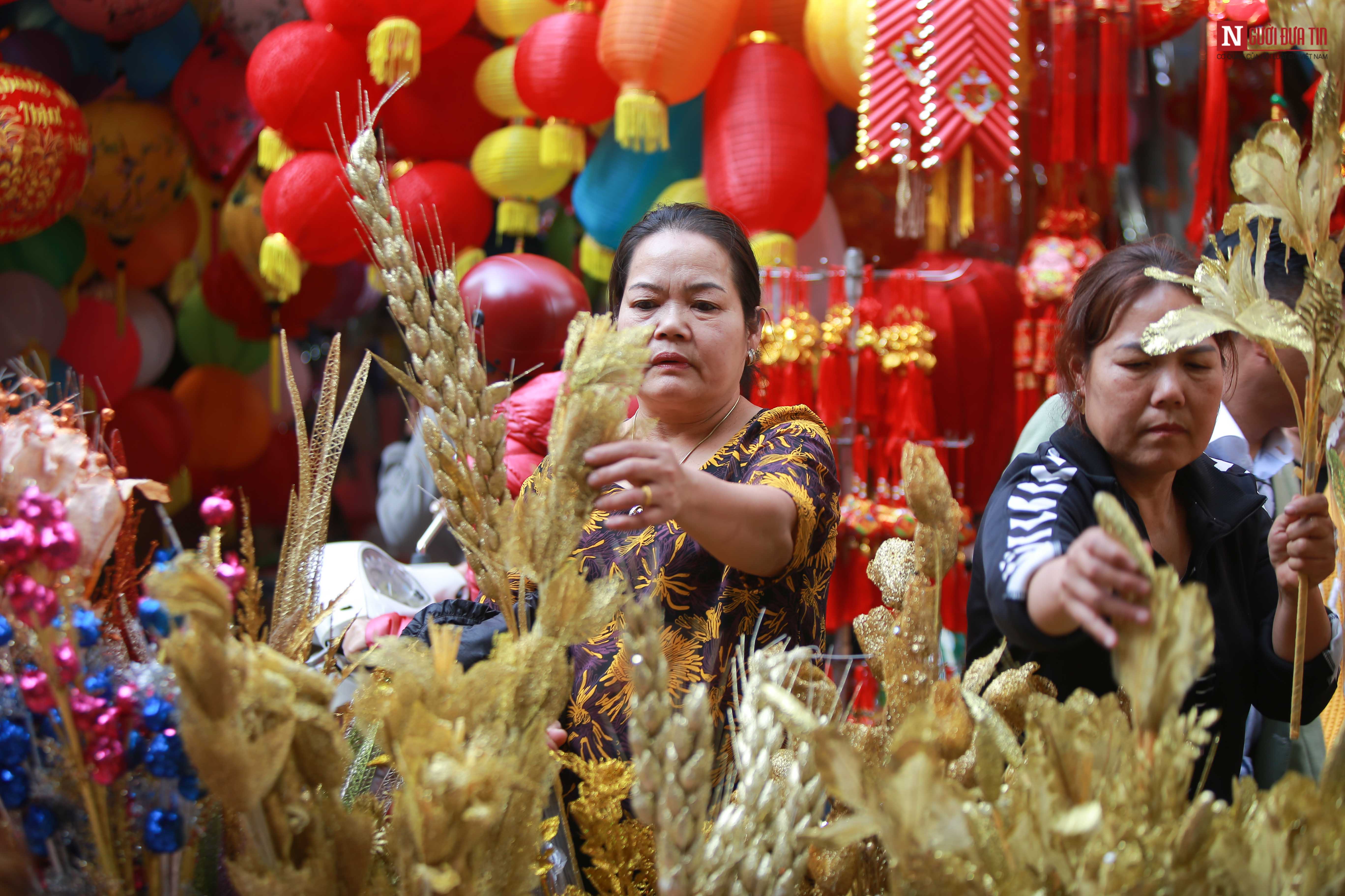 Tin nhanh - Chùm ảnh: Độc đáo chợ hoa mỗi năm chỉ mở một lần ở Hà Nội (Hình 12).