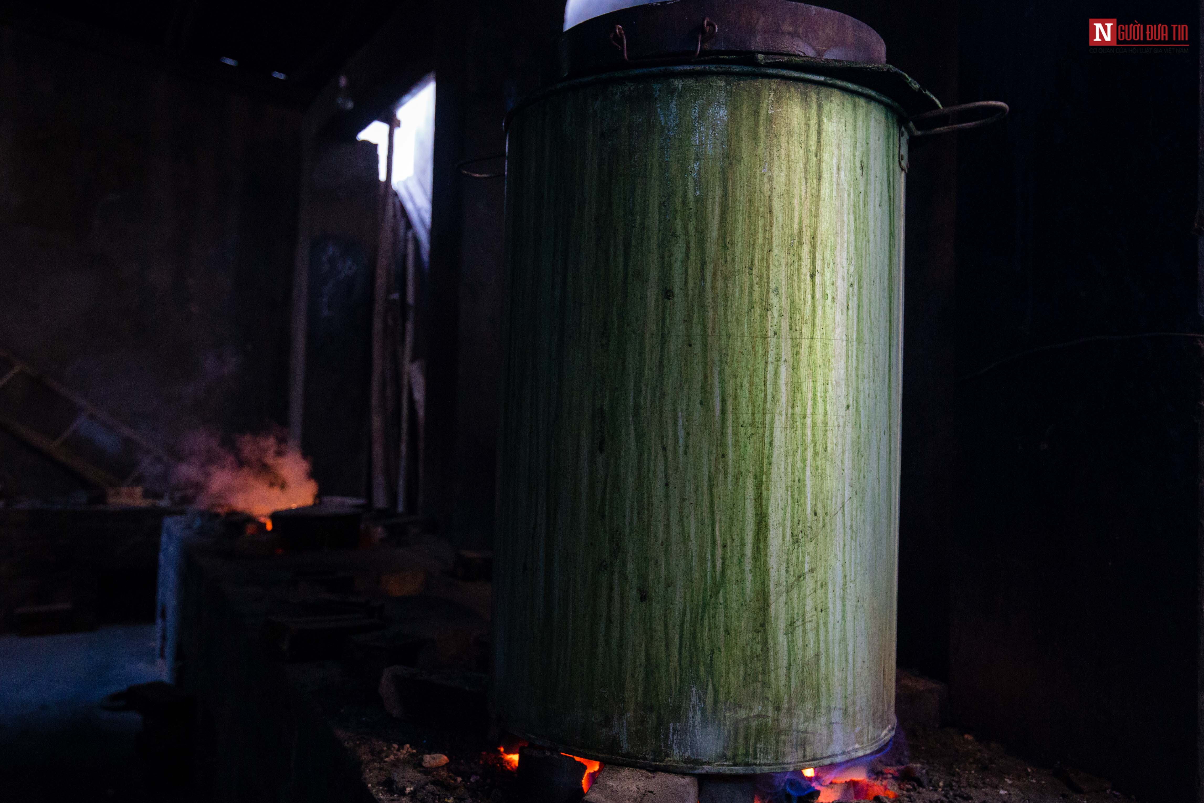 Tin nhanh - Làng bánh chưng thức xuyên đêm gói bánh “chạy đua” phục vụ Tết Nguyên đán (Hình 16).