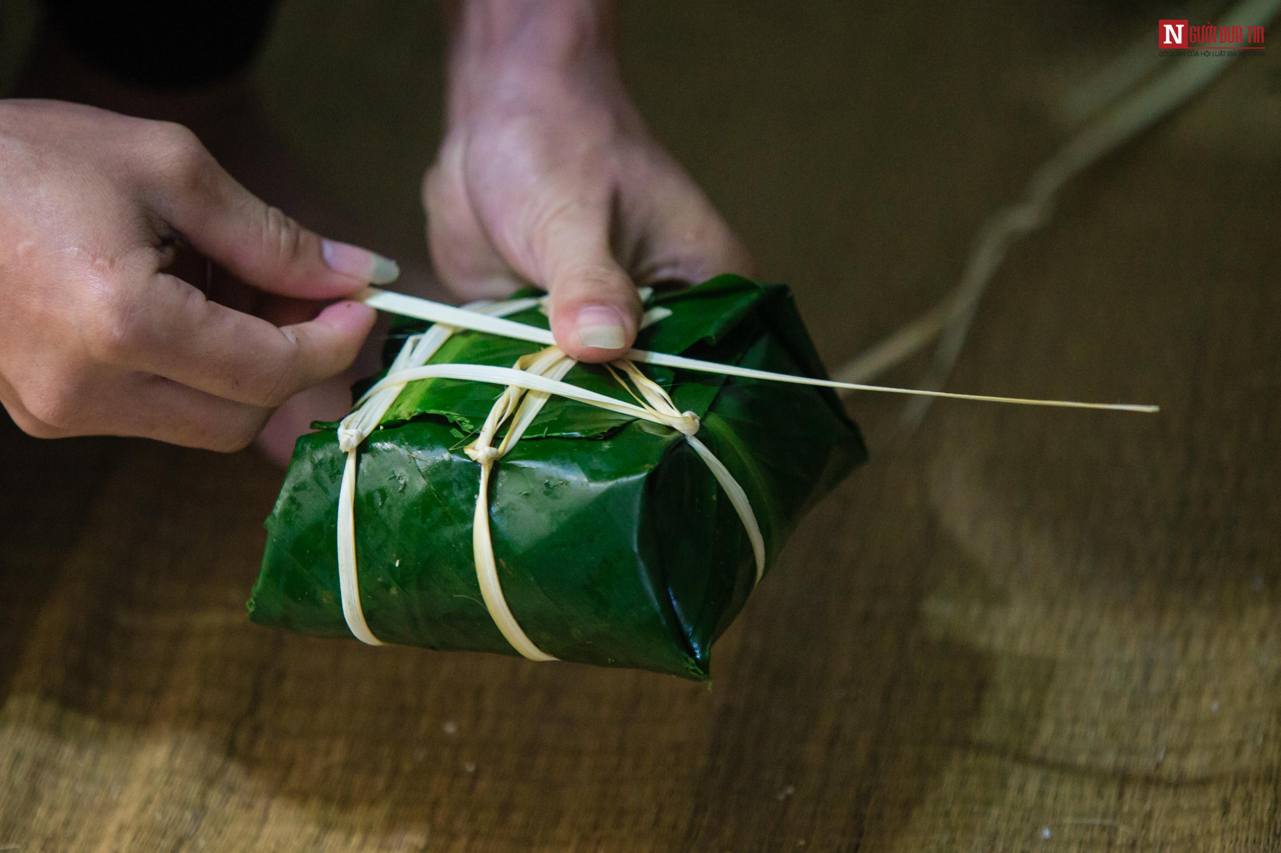 Tin nhanh - Làng bánh chưng thức xuyên đêm gói bánh “chạy đua” phục vụ Tết Nguyên đán (Hình 12).