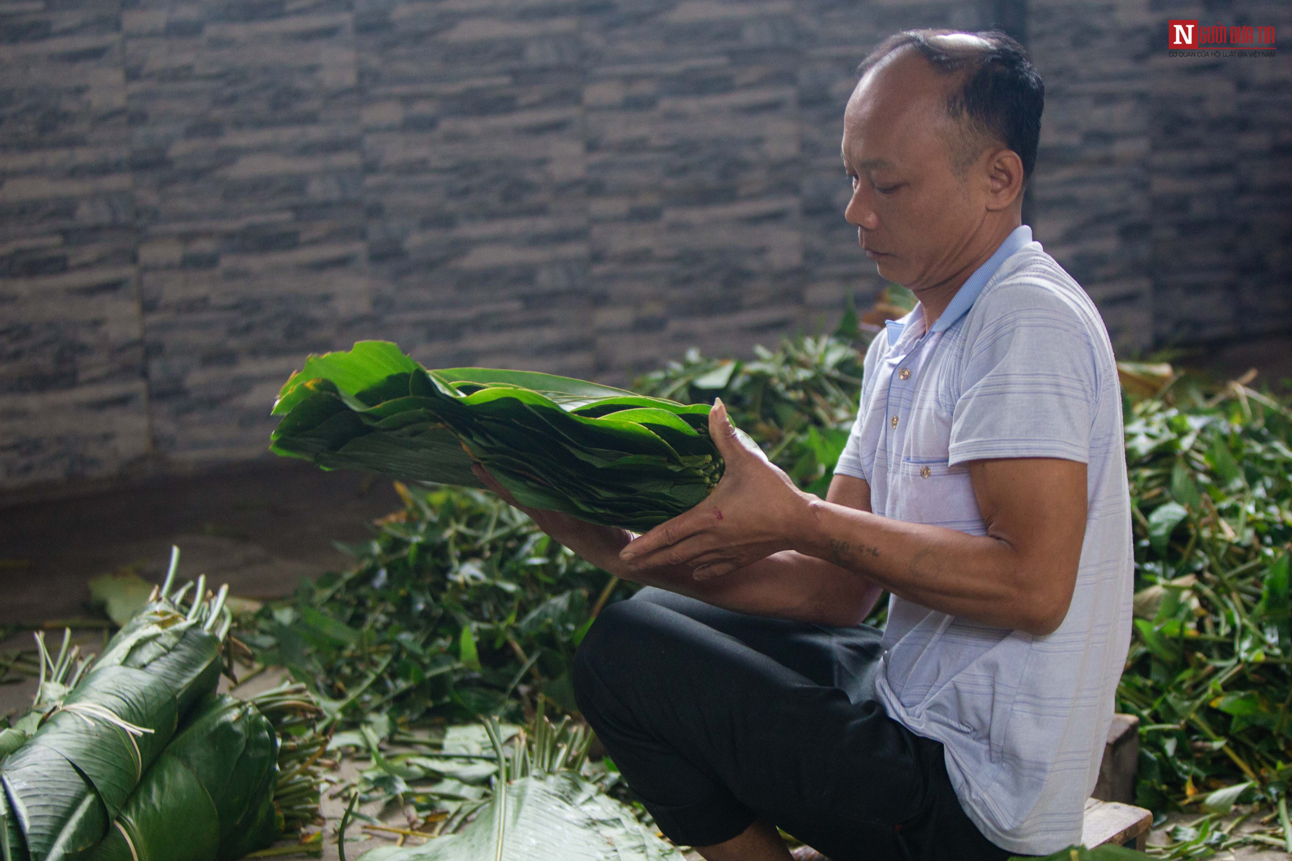 Tin nhanh - Làng bánh chưng thức xuyên đêm gói bánh “chạy đua” phục vụ Tết Nguyên đán (Hình 6).