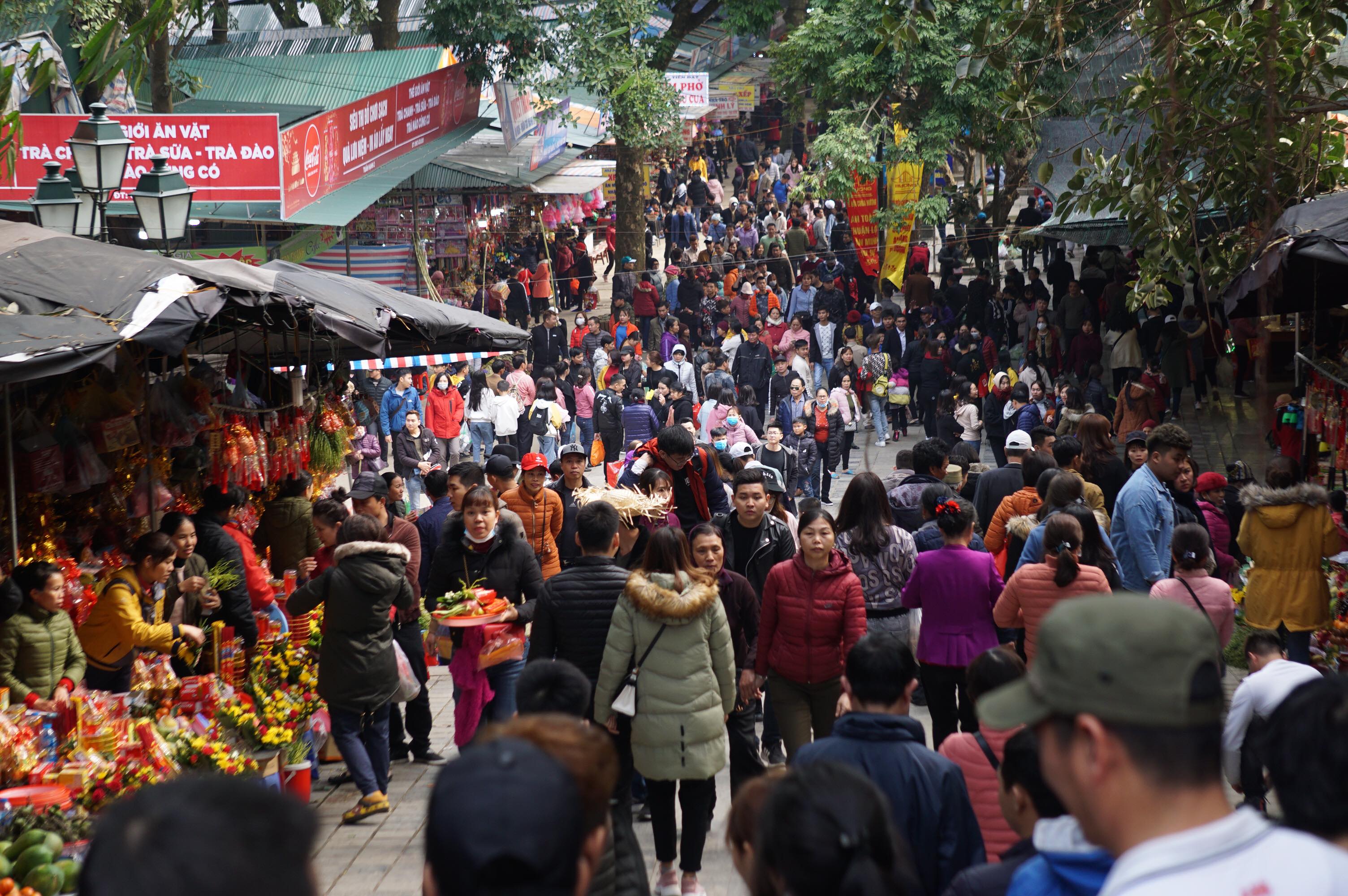 Văn hoá - Chùa Hương đông nghịt du khách ngày khai hội (Hình 7).