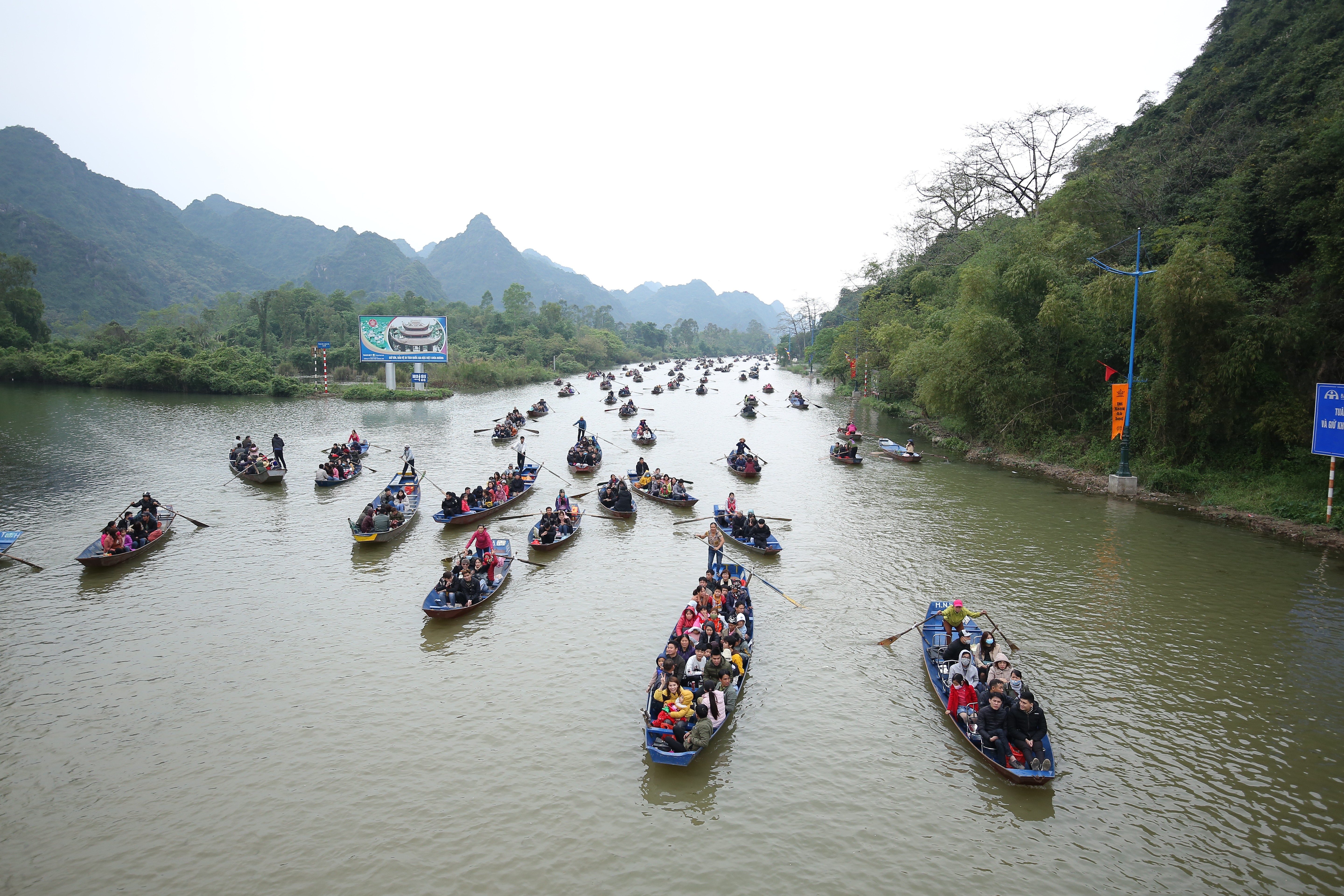 Văn hoá - Chùa Hương đông nghịt du khách ngày khai hội (Hình 10).