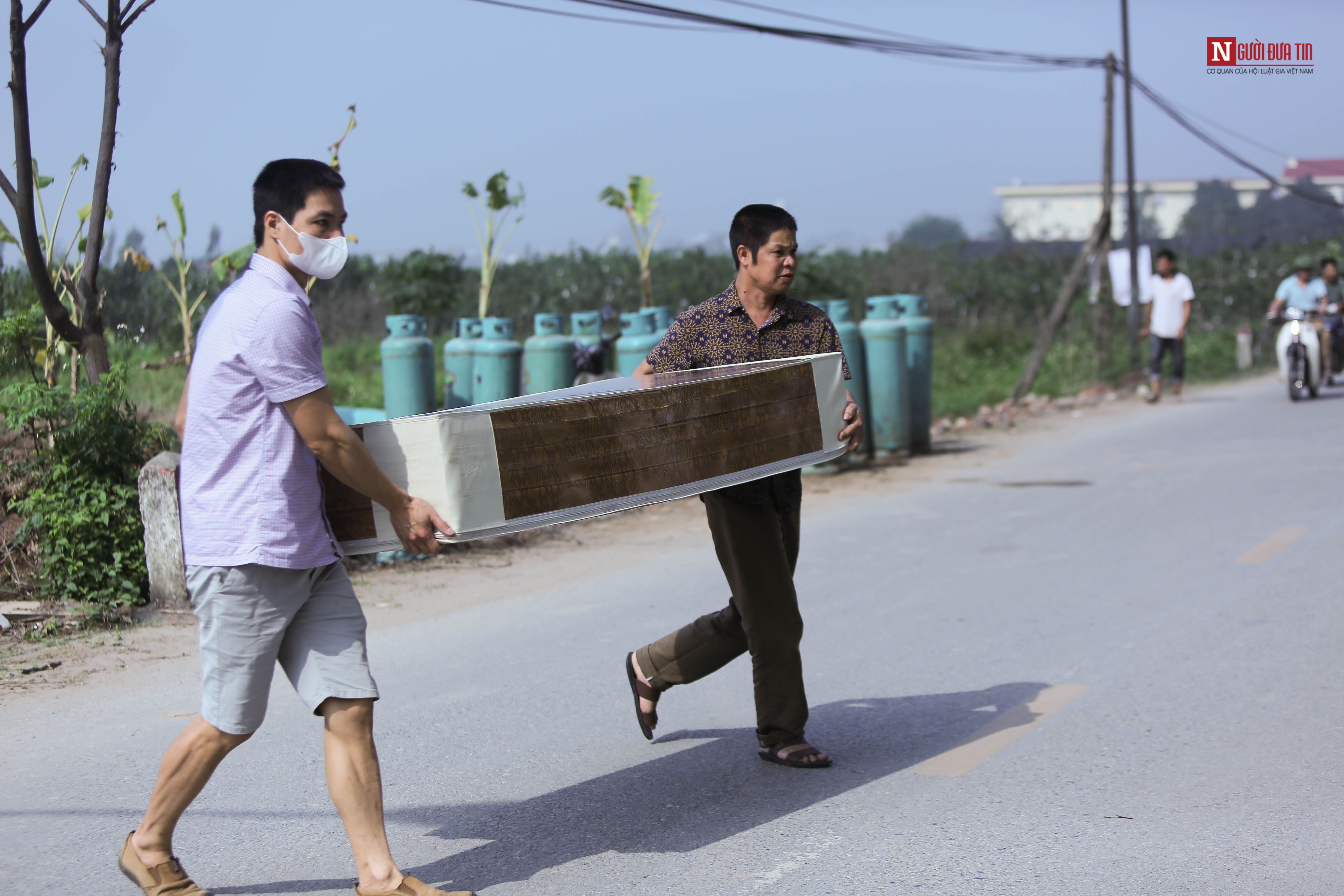 Tin nhanh - Cháy lớn tại khu công nghiệp, người dân nháo nhào sơ tán đồ đạc (Hình 15).