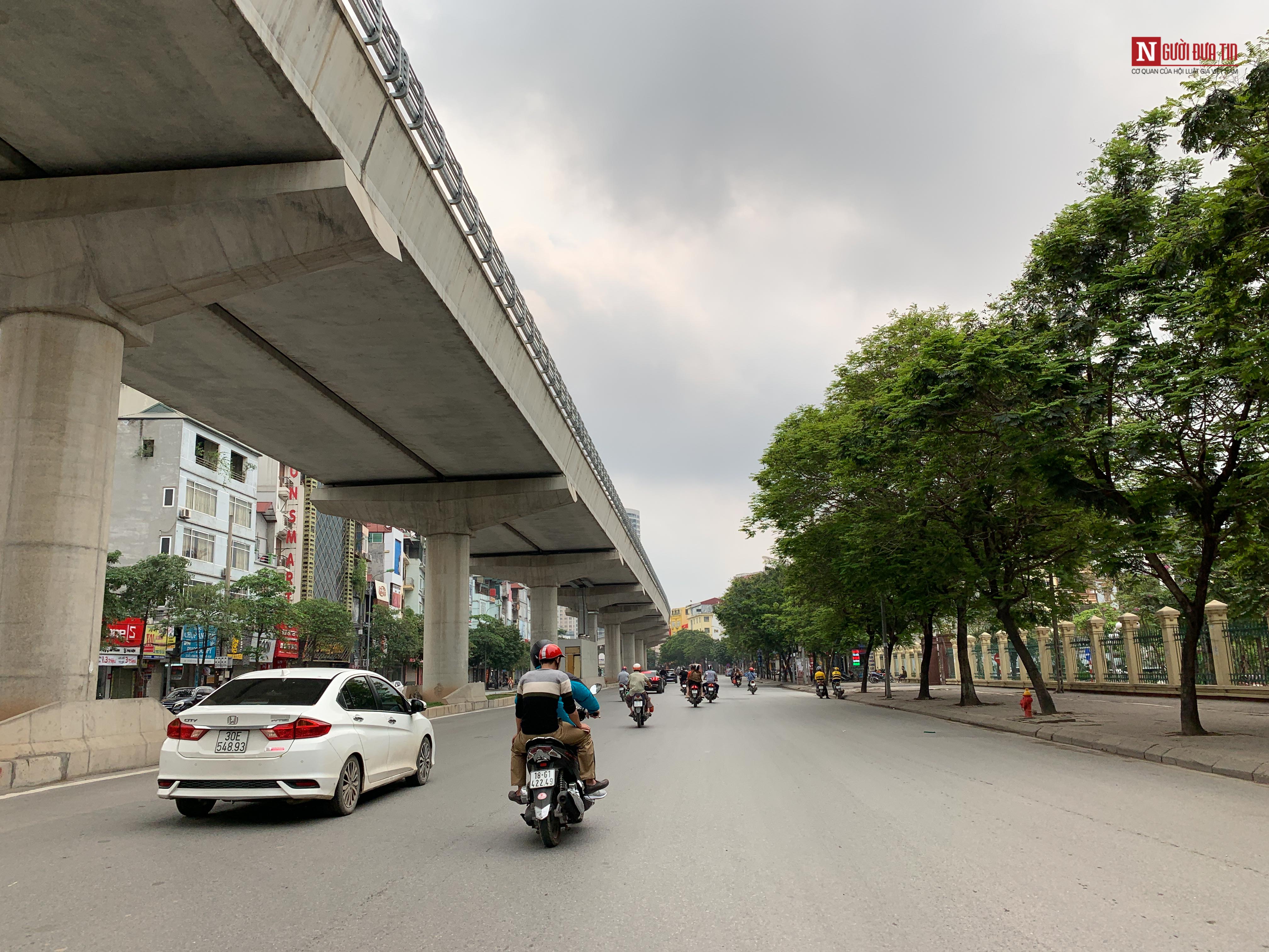 Tin nhanh - Chùm ảnh:  Hà Nội vắng vẻ sau lệnh đóng các cửa hàng dịch vụ  (Hình 13).