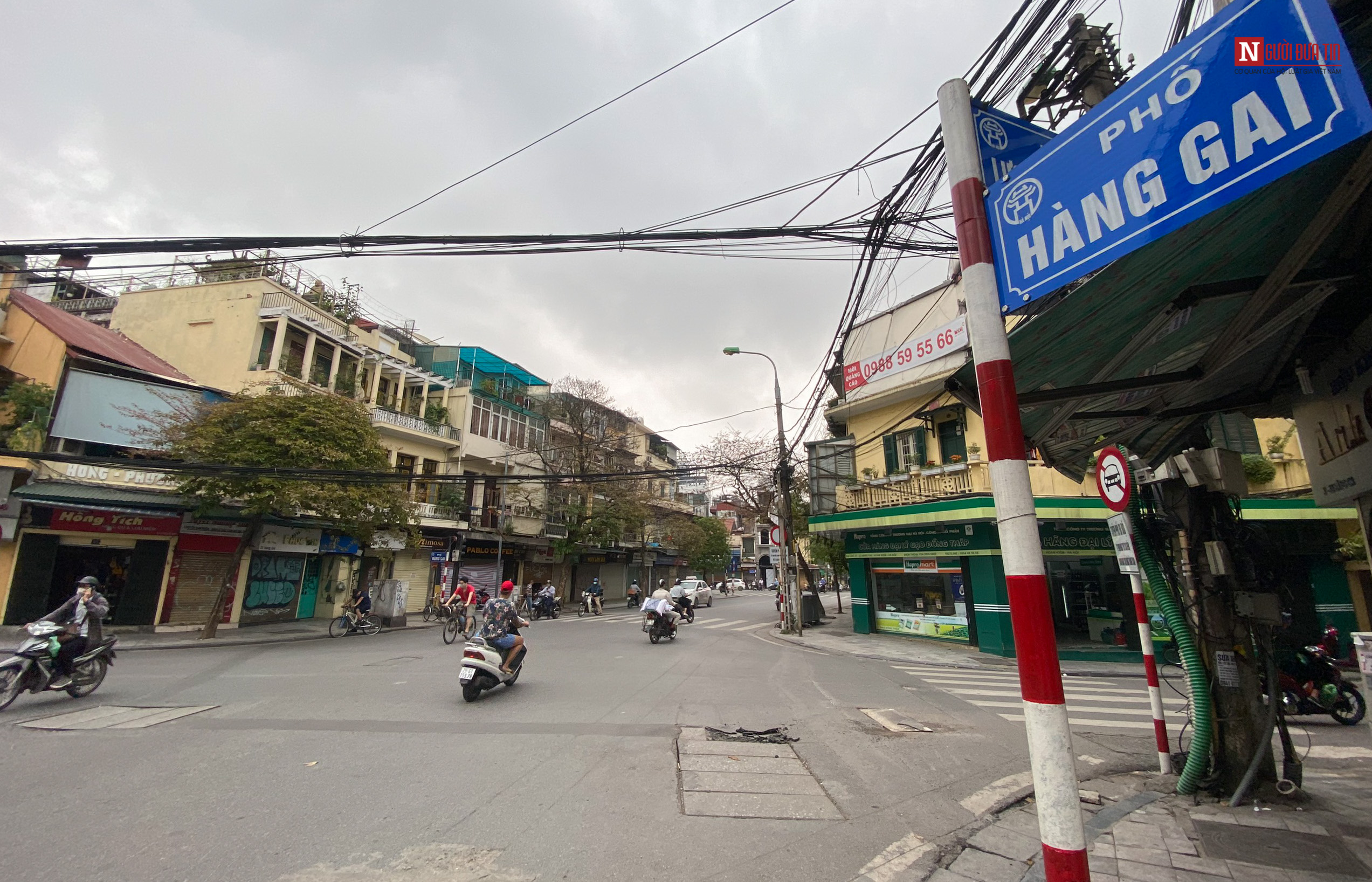 Tin nhanh - Chùm ảnh:  Hà Nội vắng vẻ sau lệnh đóng các cửa hàng dịch vụ  (Hình 6).