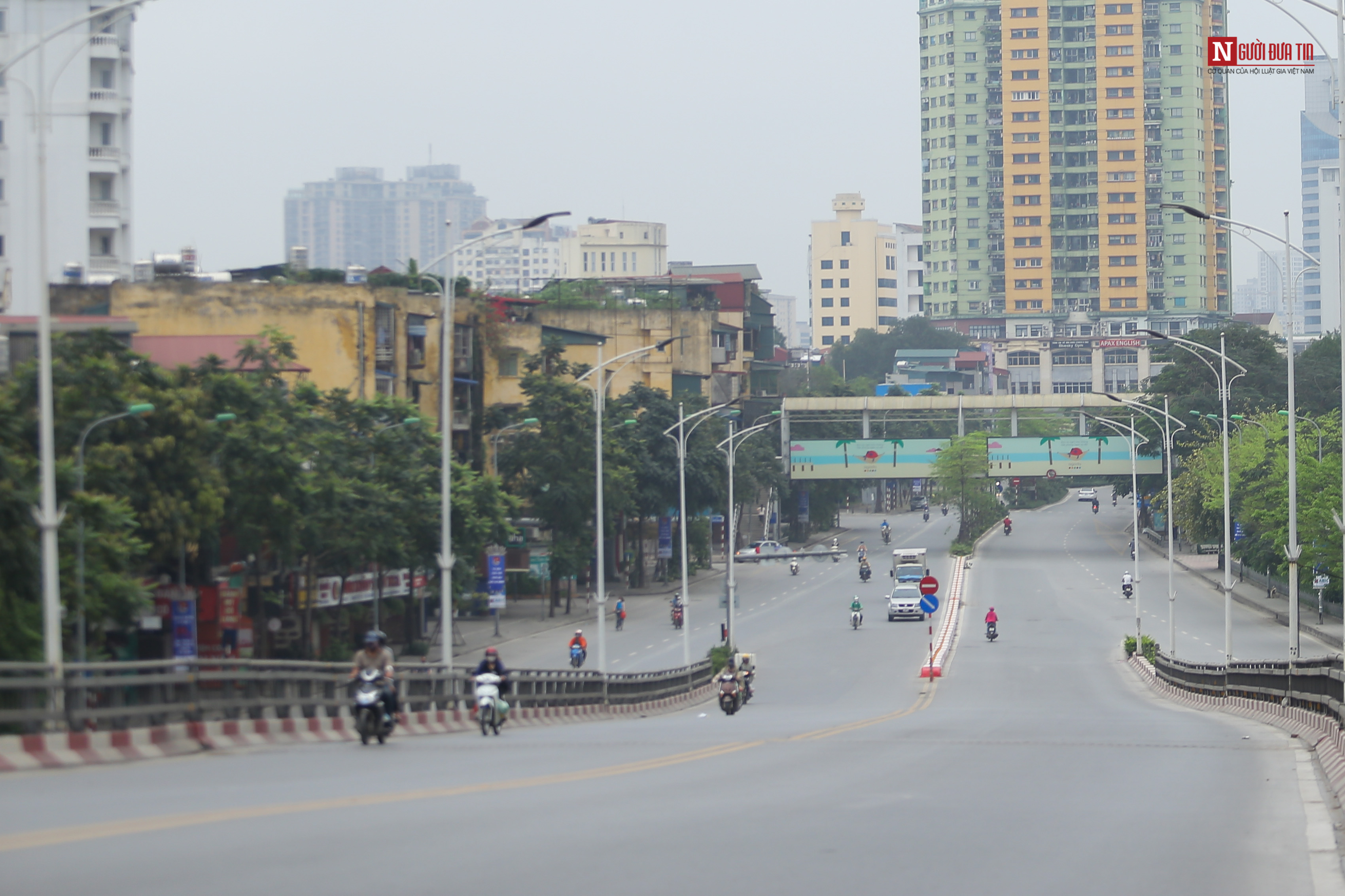 Tin nhanh - Chùm ảnh:  Hà Nội vắng vẻ sau lệnh đóng các cửa hàng dịch vụ  (Hình 12).