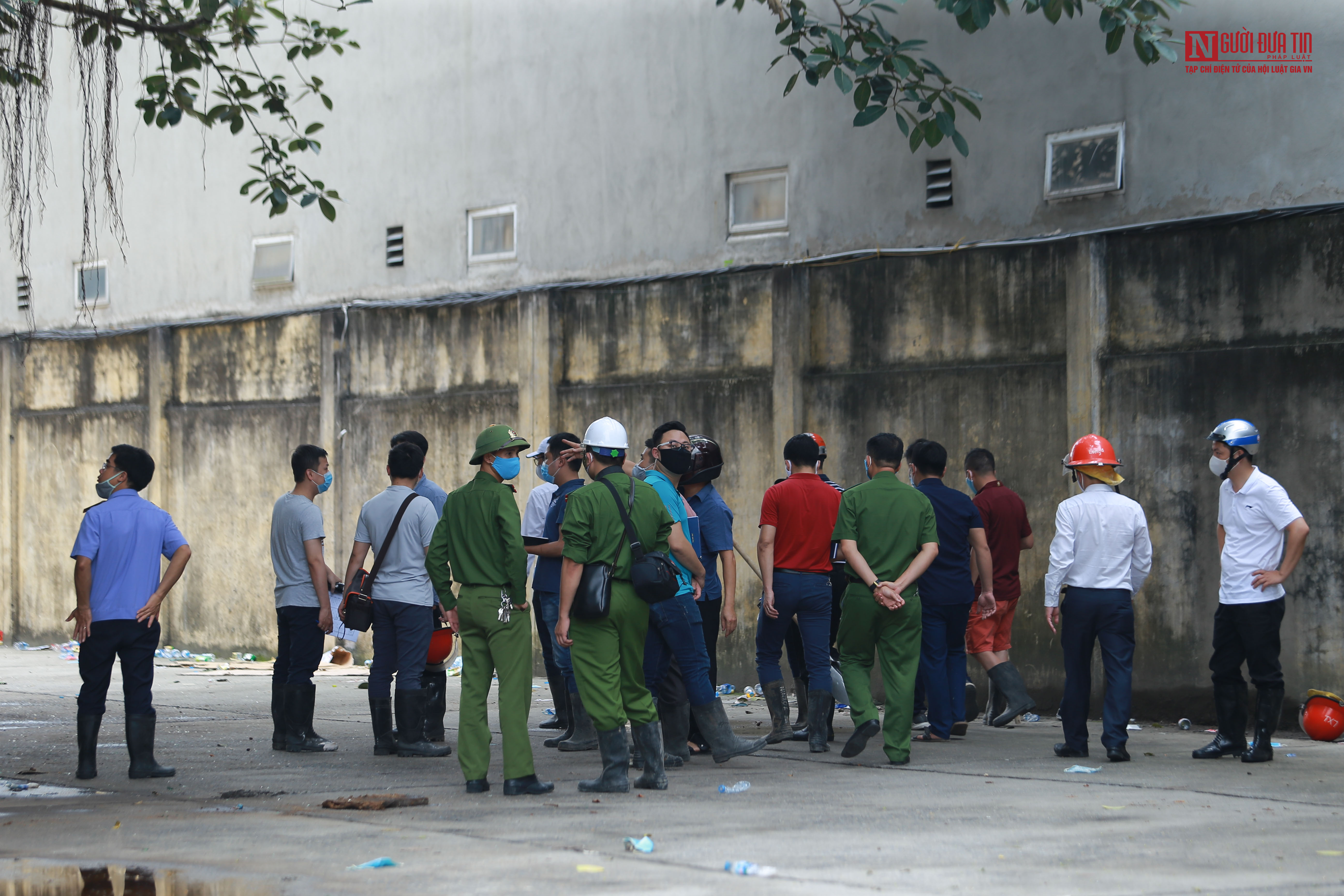 An ninh - Hình sự - Công an khám nghiệm hiện trường vụ cháy khiến 3 người tử vong ở Gia Lâm (Hình 3).