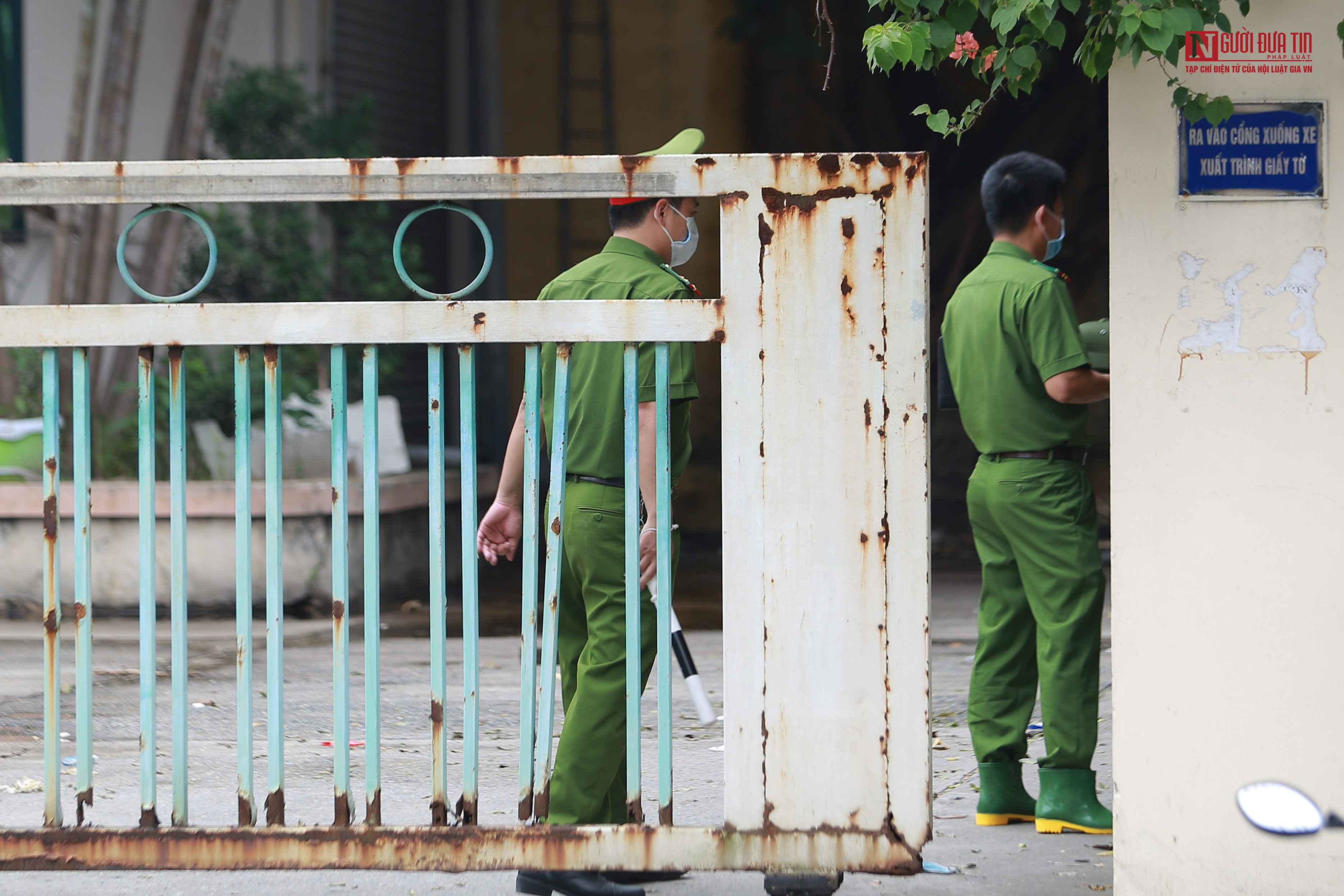 An ninh - Hình sự - Công an khám nghiệm hiện trường vụ cháy khiến 3 người tử vong ở Gia Lâm (Hình 6).