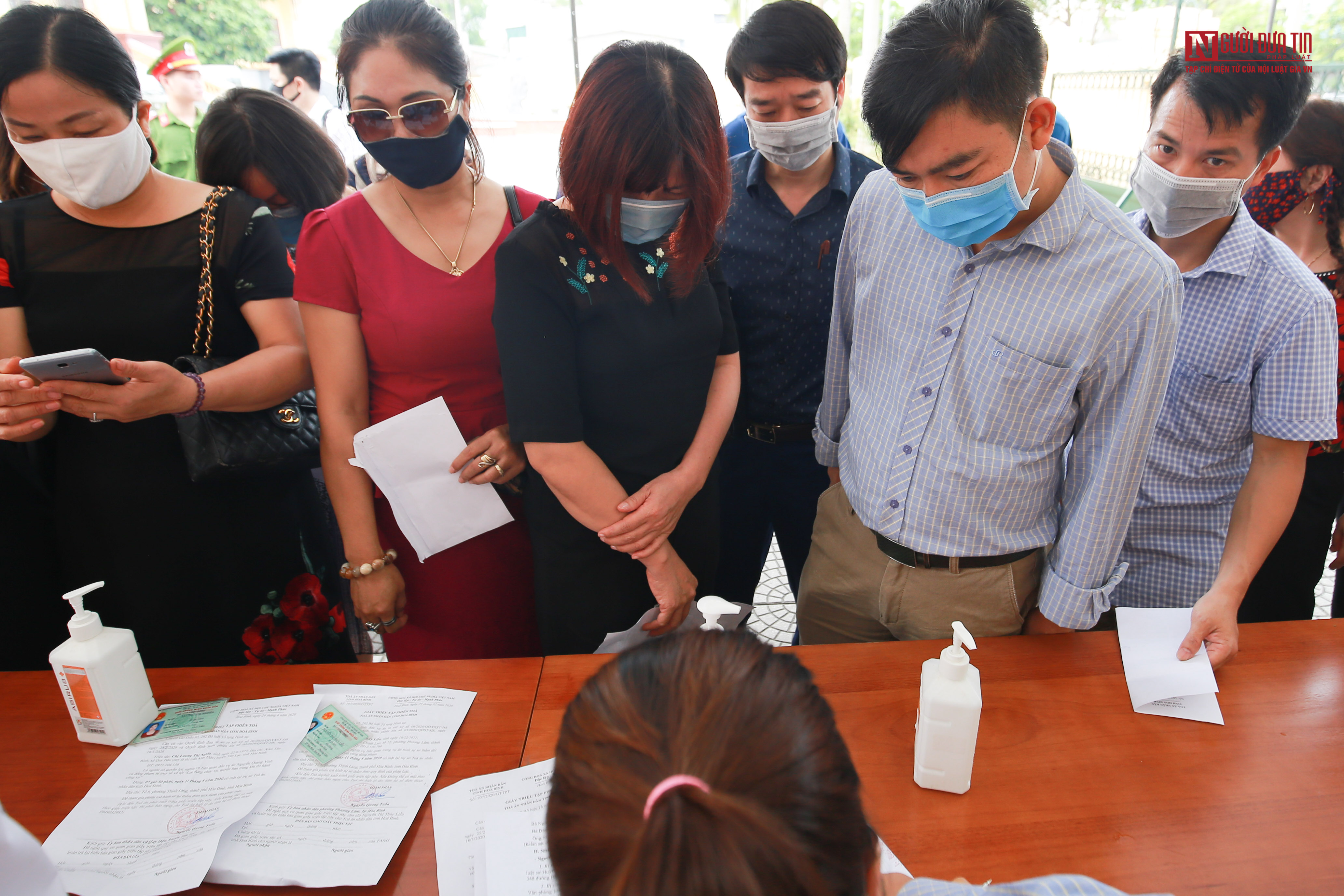 An ninh - Hình sự - Những hình ảnh đầu tiên trong phiên xét xử gian lận thi cử tại Hòa Bình (Hình 4).