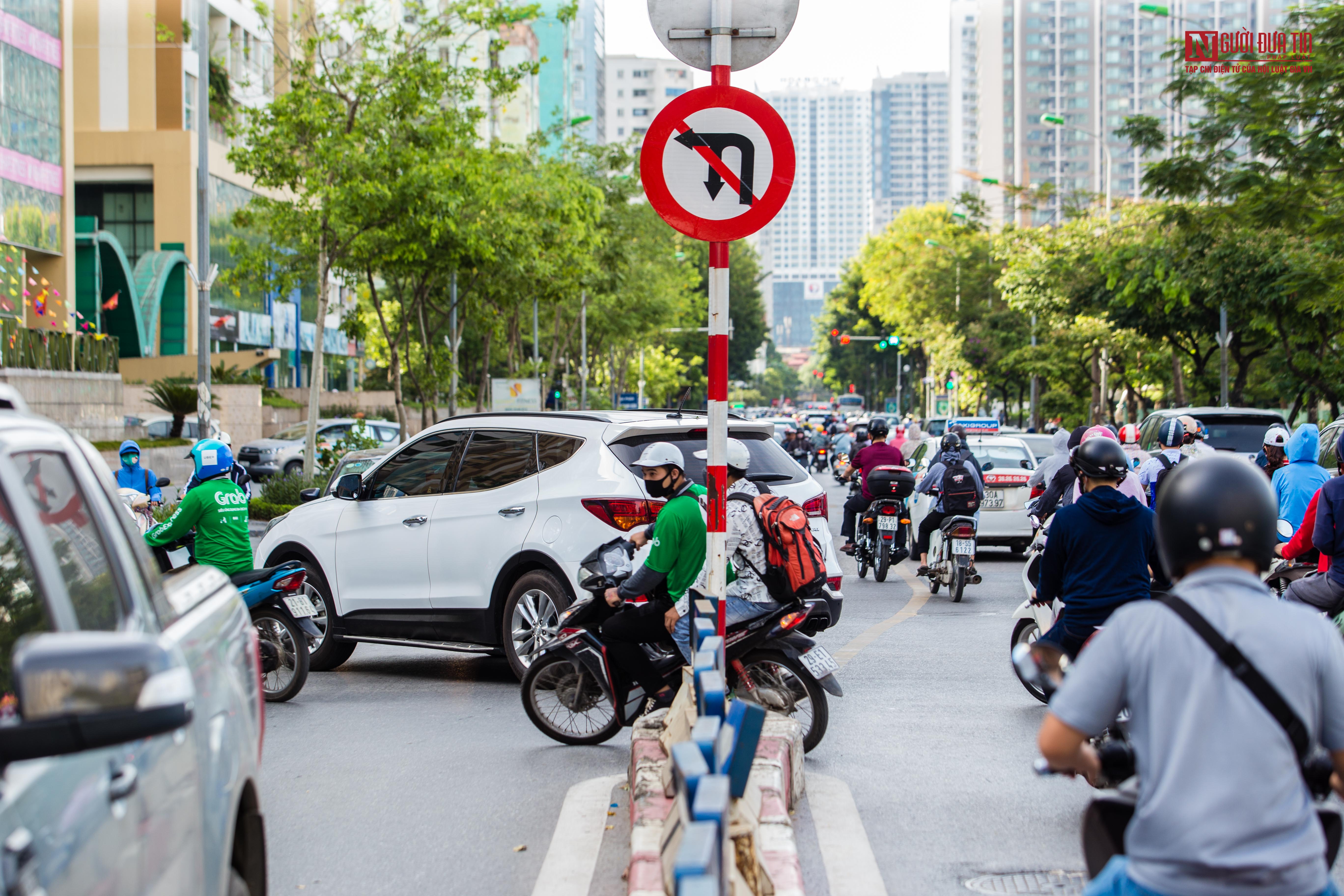 Tin nhanh - Hà Nội: Bất chấp biển cấm, người dân ngang nhiên vi phạm giao thông (Hình 10).