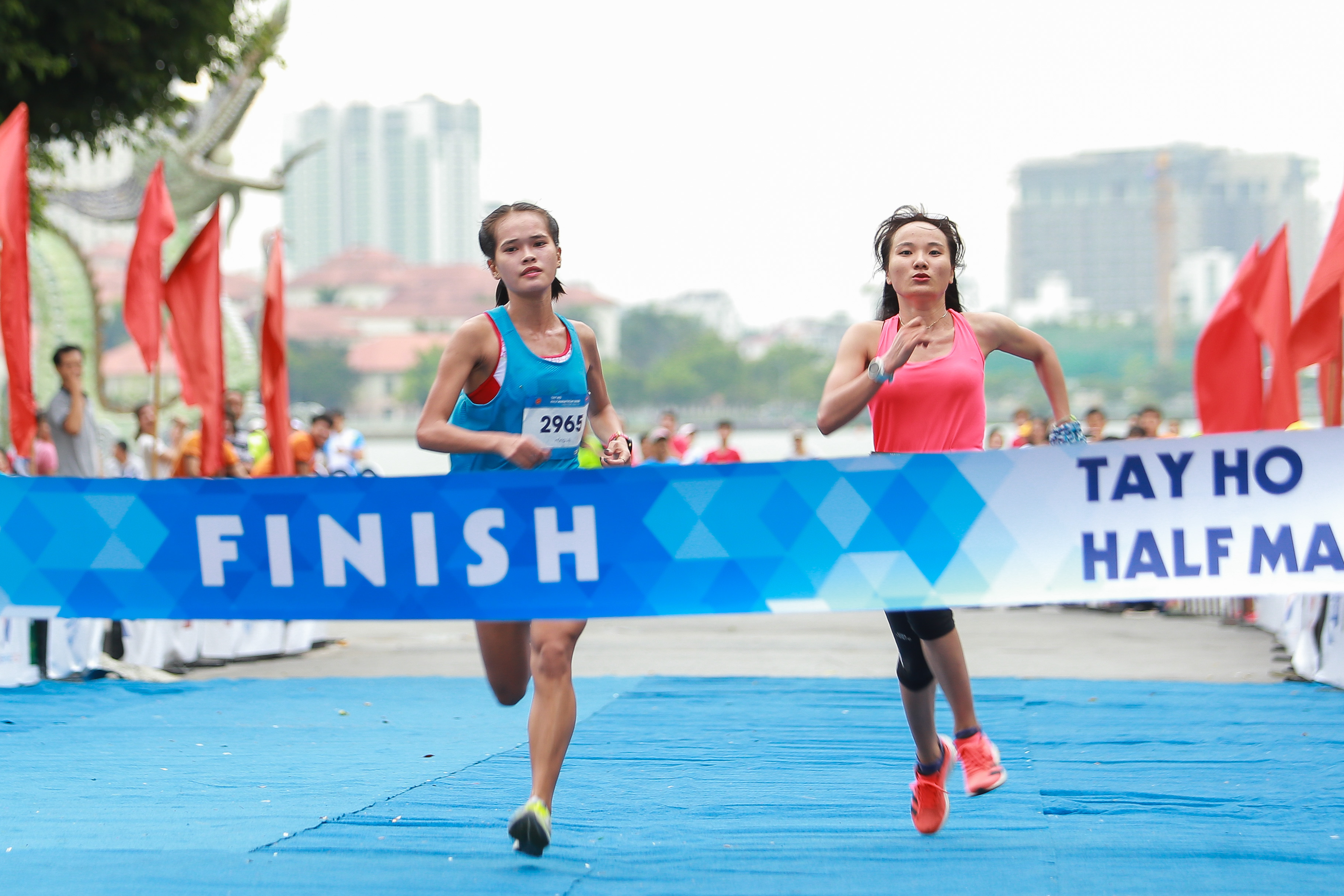 Tin nhanh - Hà Nội: Hàng ngàn người tham gia giải chạy Marathon tại quận Tây Hồ (Hình 12).