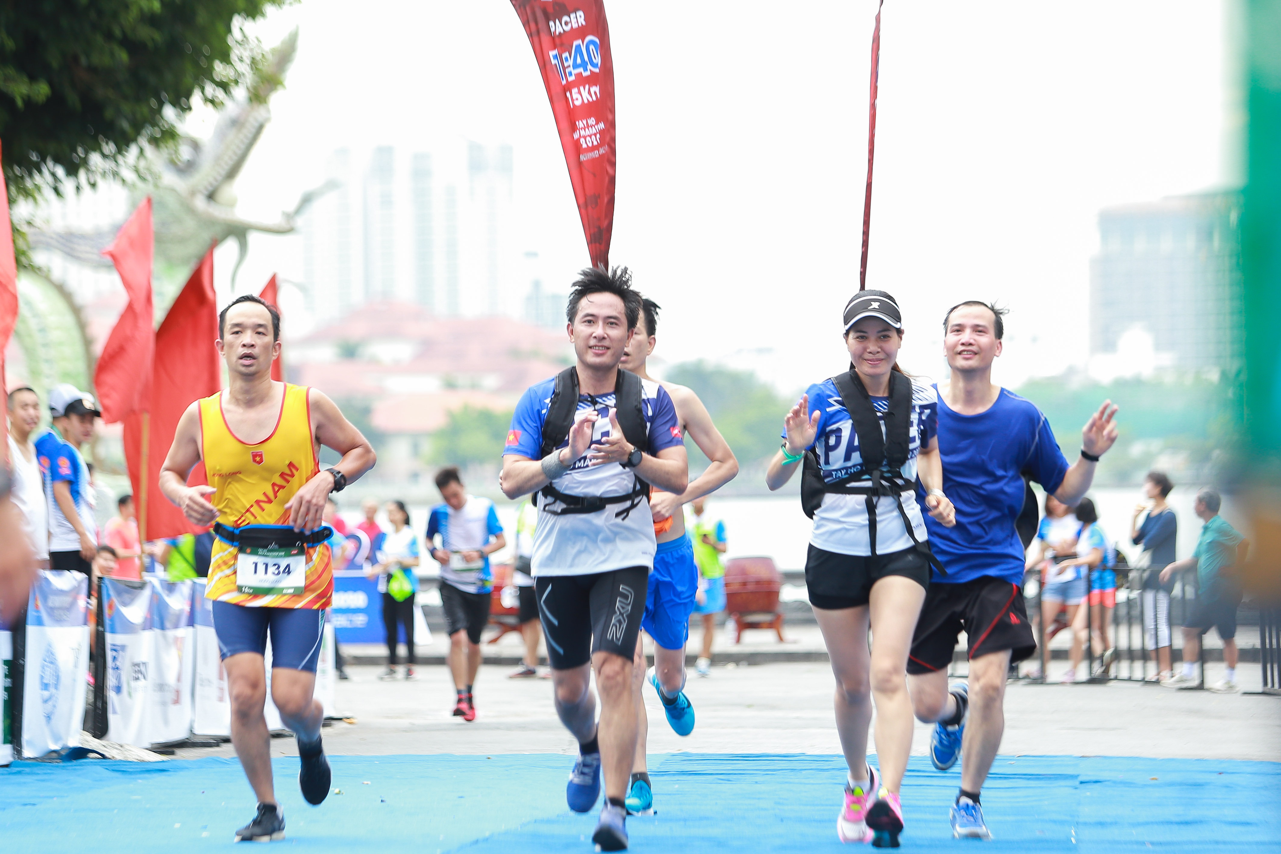 Tin nhanh - Hà Nội: Hàng ngàn người tham gia giải chạy Marathon tại quận Tây Hồ (Hình 9).