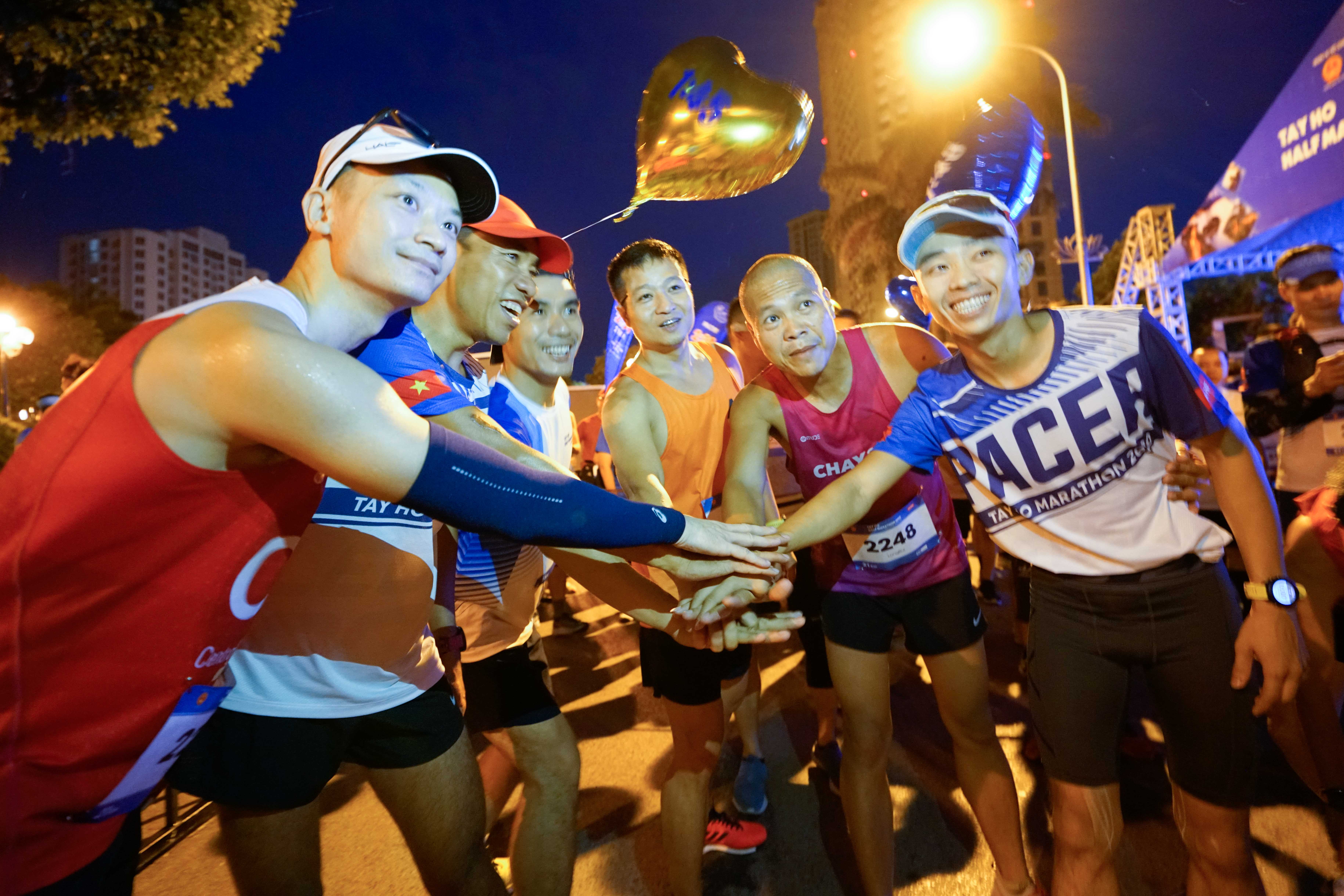 Tin nhanh - Hà Nội: Hàng ngàn người tham gia giải chạy Marathon tại quận Tây Hồ (Hình 6).