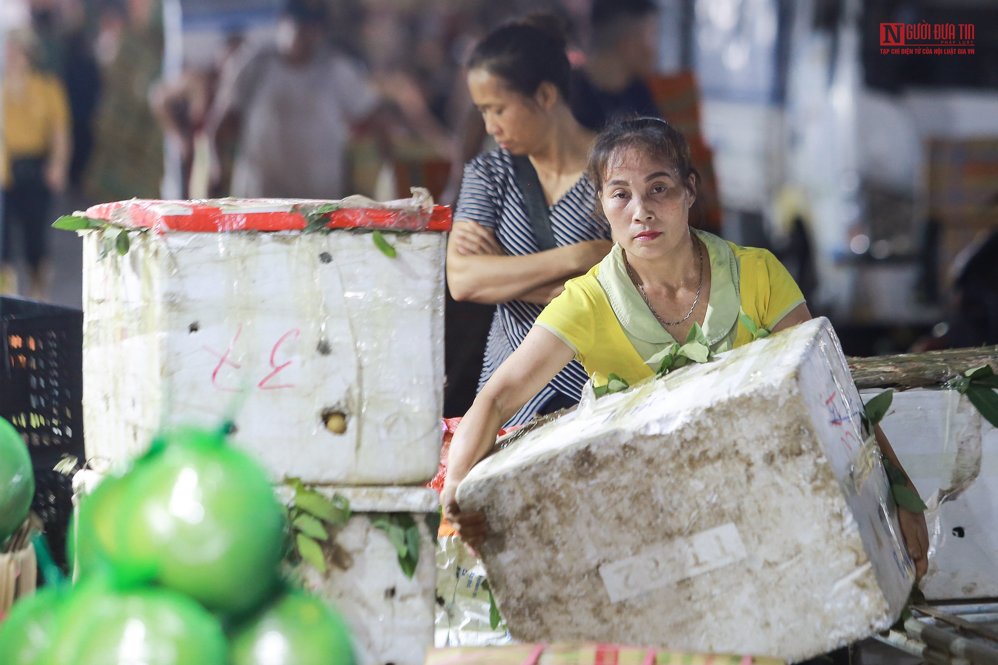 Tin nhanh - Đêm không ngủ tại chợ đầu mối lớn nhất miền Bắc (Hình 7).