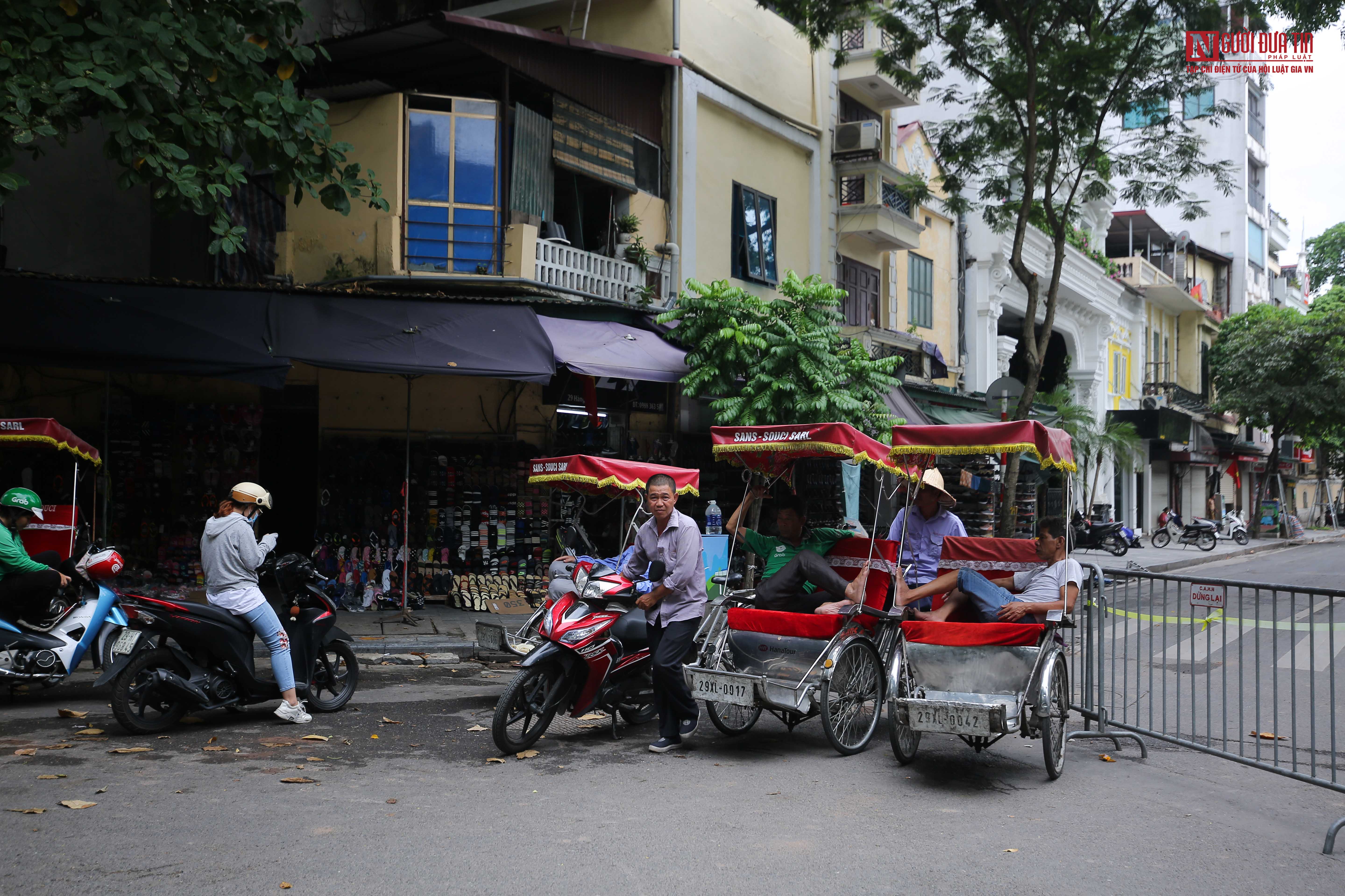 Tin nhanh - Diễn biến phức tạp của Covid -19: Phố đi bộ hồ Gươm vắng như 'tết' (Hình 13).