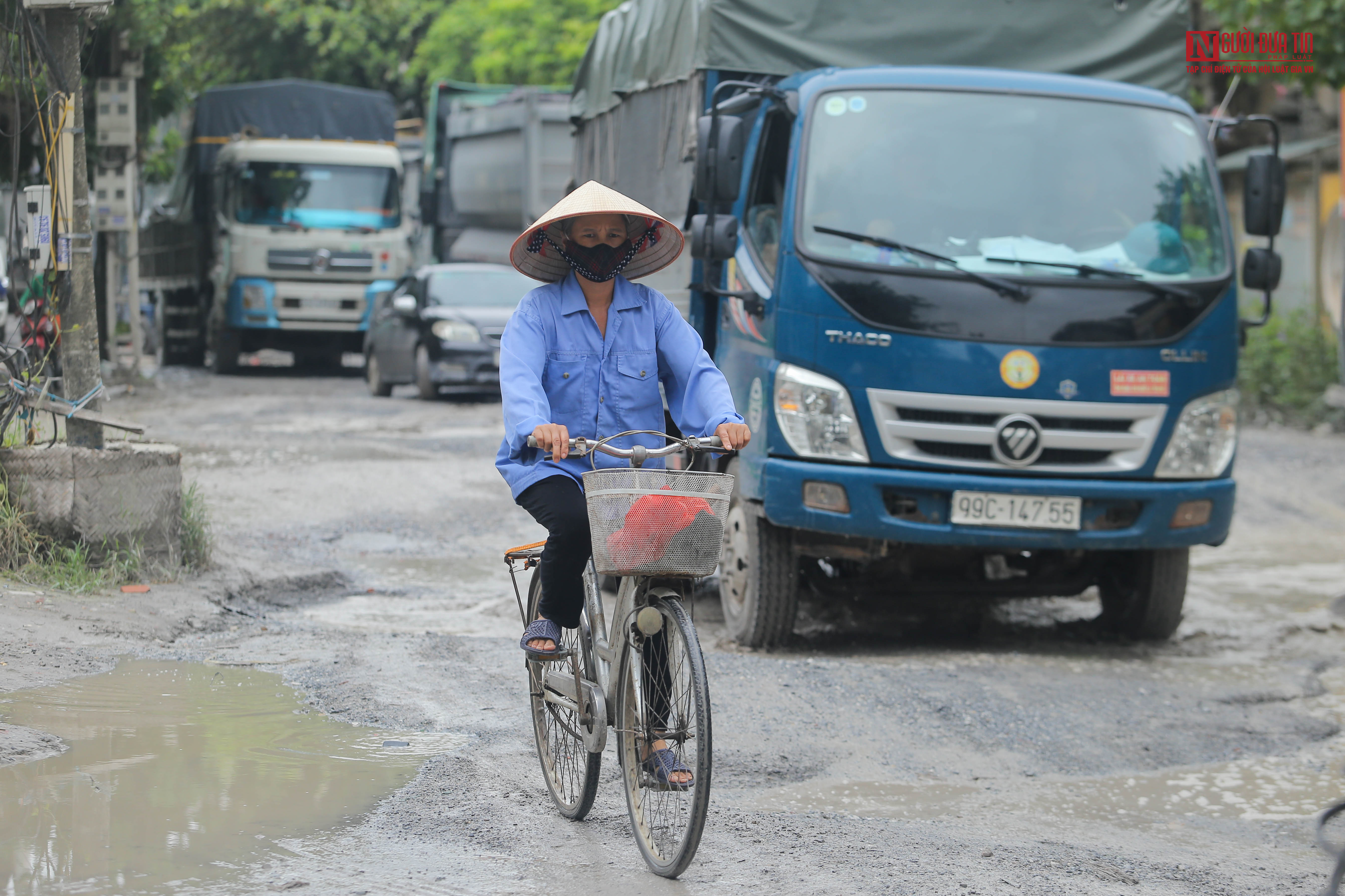 Tin nhanh - Hãi hùng cảnh đi qua đoạn đường 'đau khổ' bậc nhất ở Hà Nội (Hình 11).