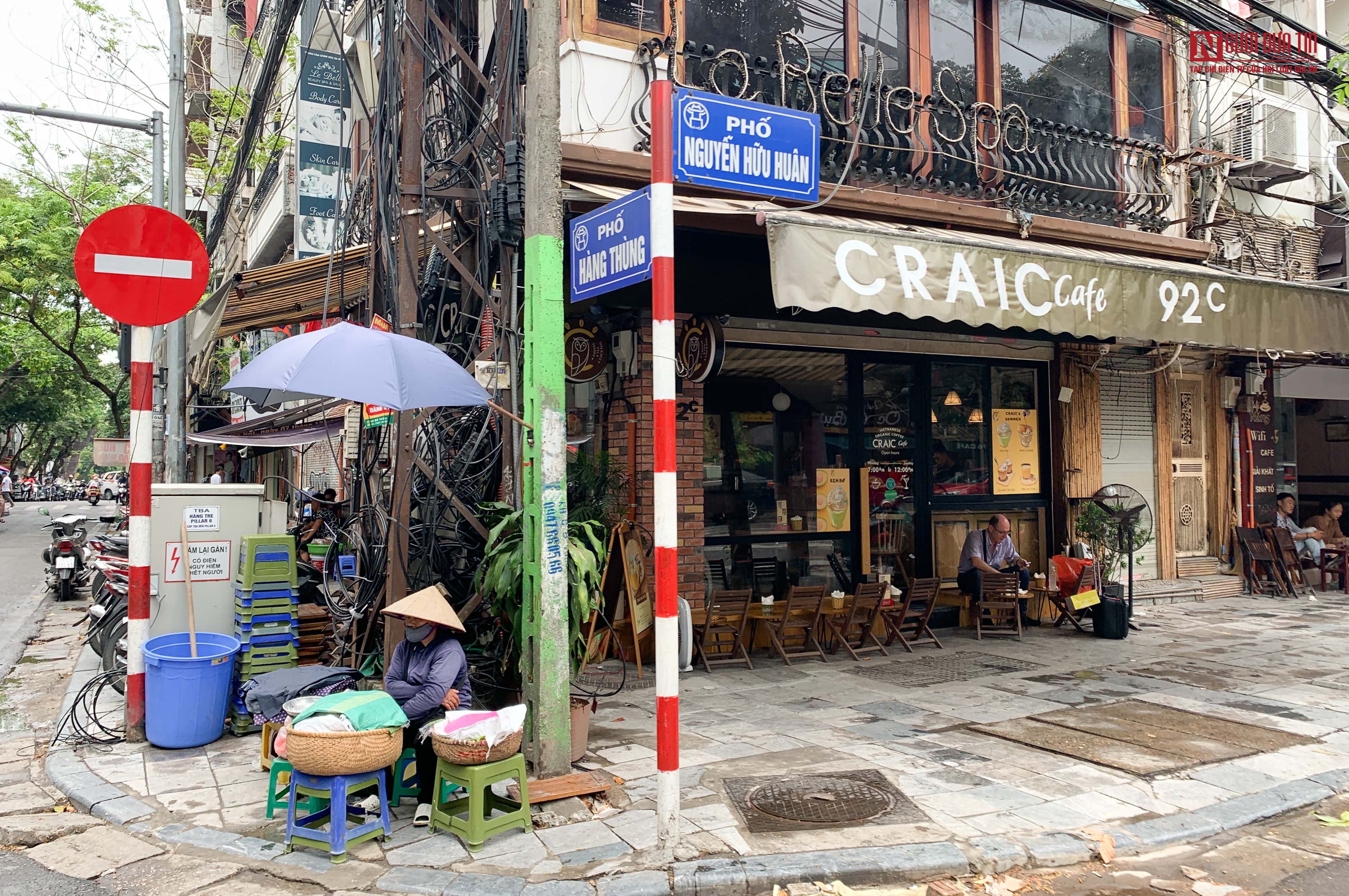 Tin nhanh - Hà Nội: Hàng loạt cửa hàng ở phố cổ thanh lý và trả lại mặt bằng vì Covid-19 (Hình 12).