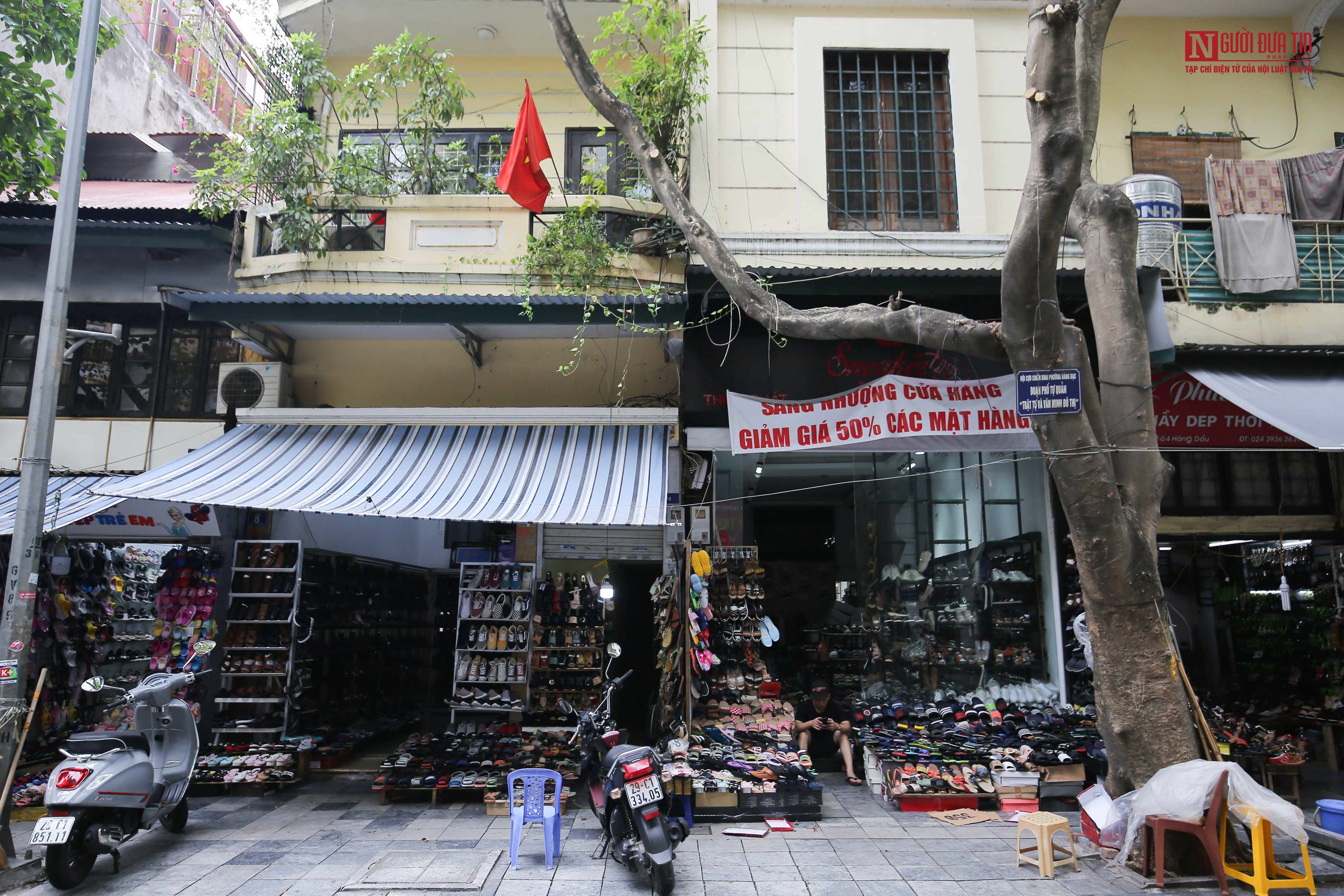 Tin nhanh - Hà Nội: Hàng loạt cửa hàng ở phố cổ thanh lý và trả lại mặt bằng vì Covid-19 (Hình 5).