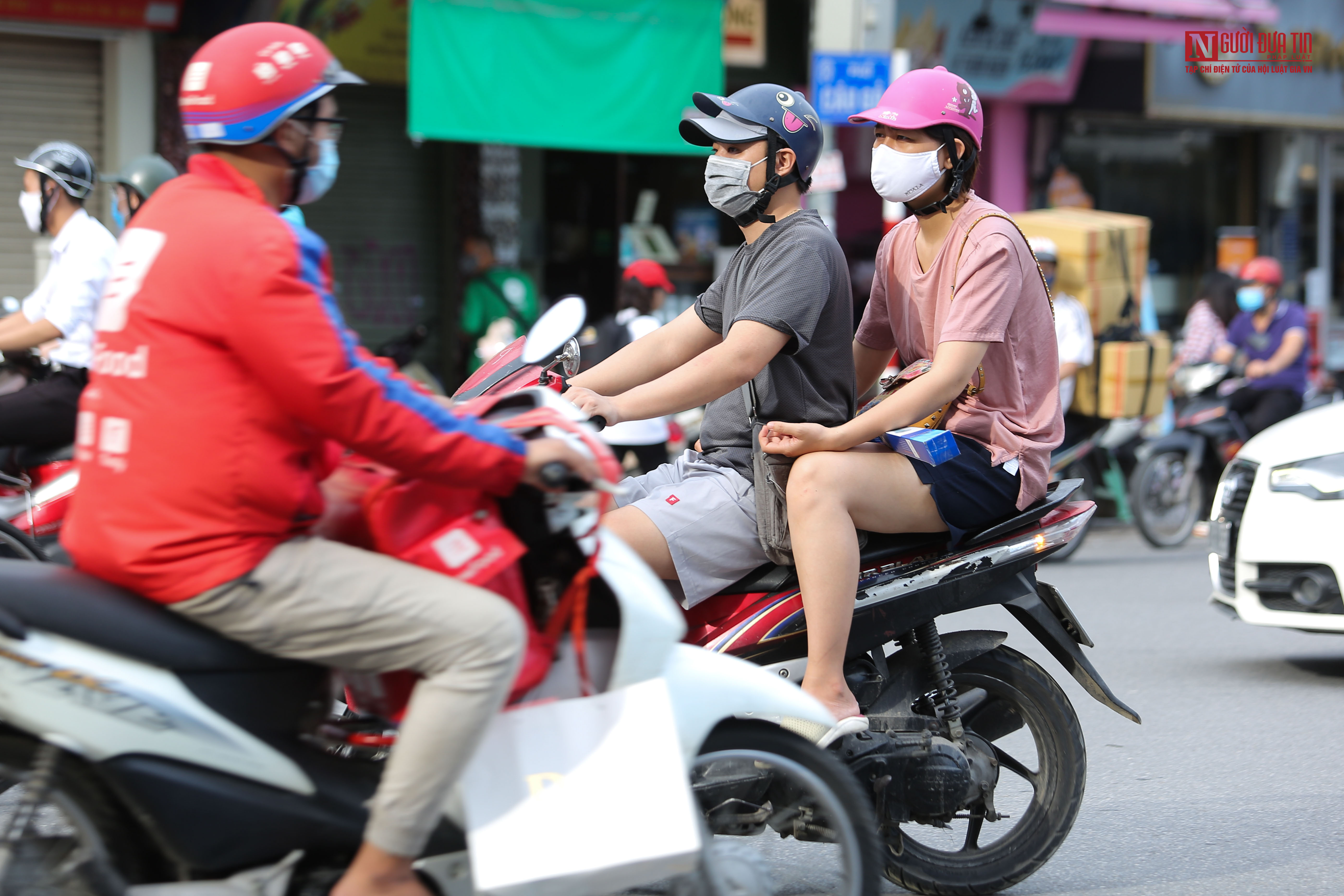 Tin nhanh - Hà Nội tuyên truyền, nhắc nhở người dân nghiêm túc đeo khẩu trang (Hình 10).