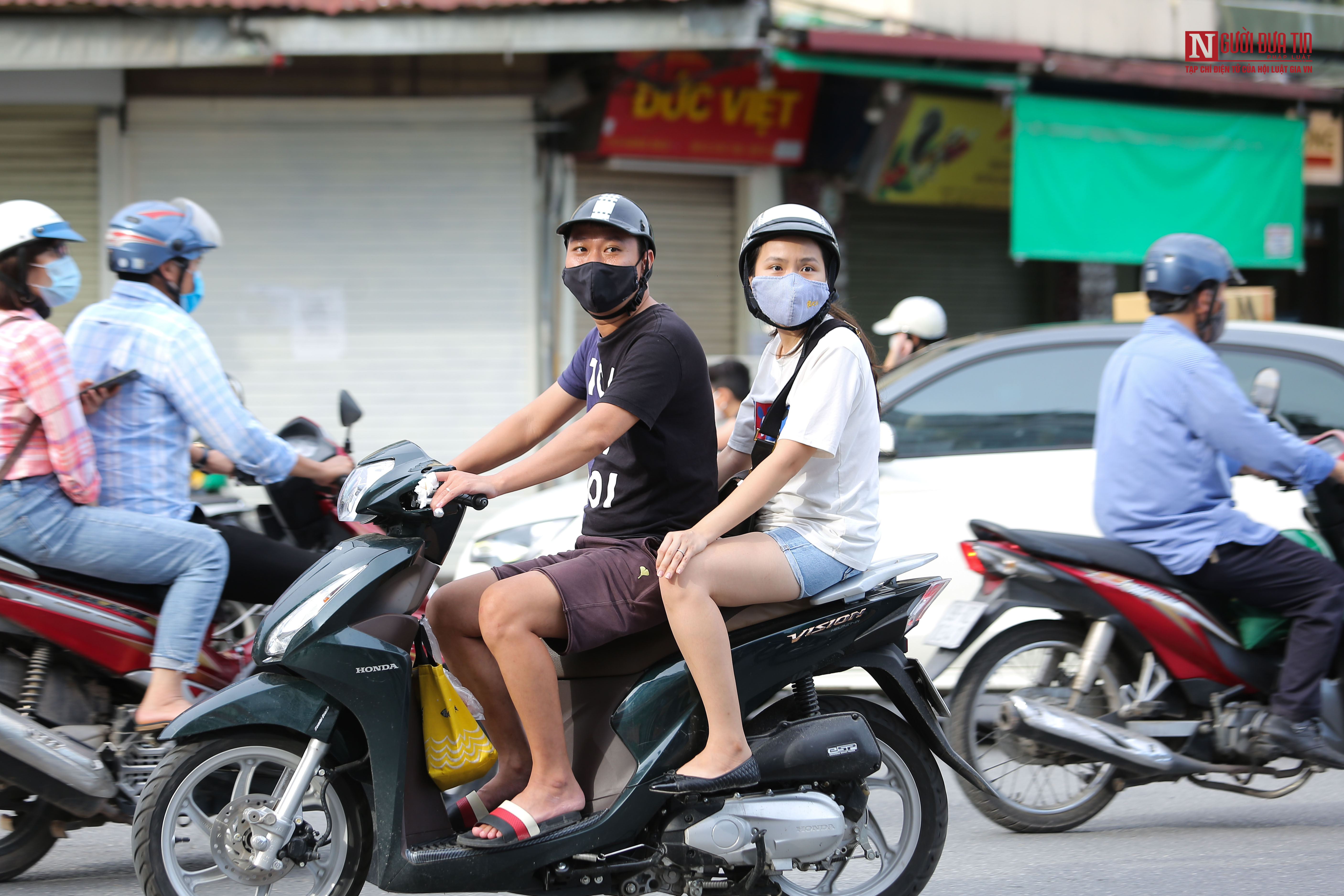 Tin nhanh - Hà Nội tuyên truyền, nhắc nhở người dân nghiêm túc đeo khẩu trang (Hình 11).