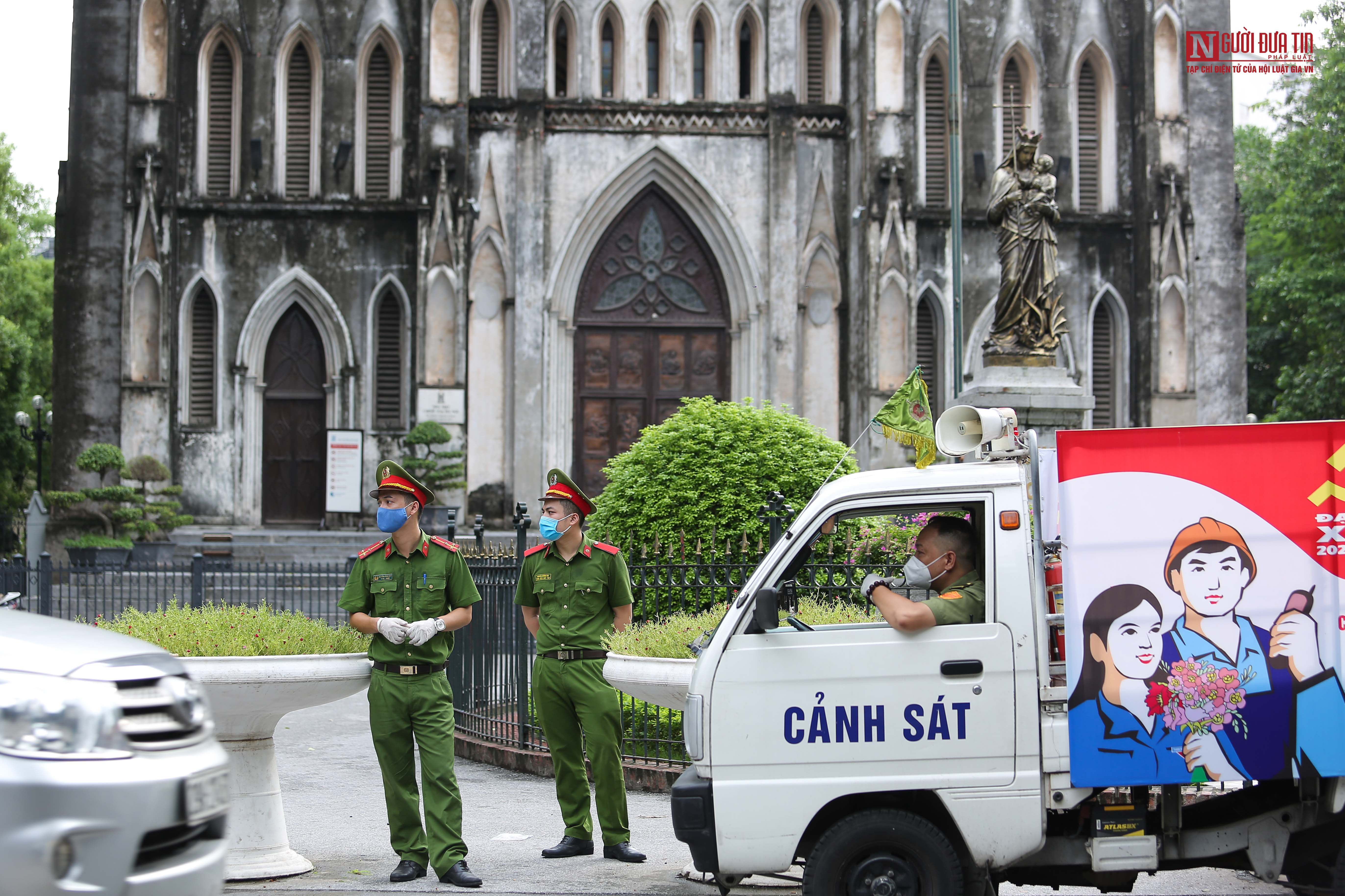 Tin nhanh - Hà Nội tuyên truyền, nhắc nhở người dân nghiêm túc đeo khẩu trang (Hình 3).