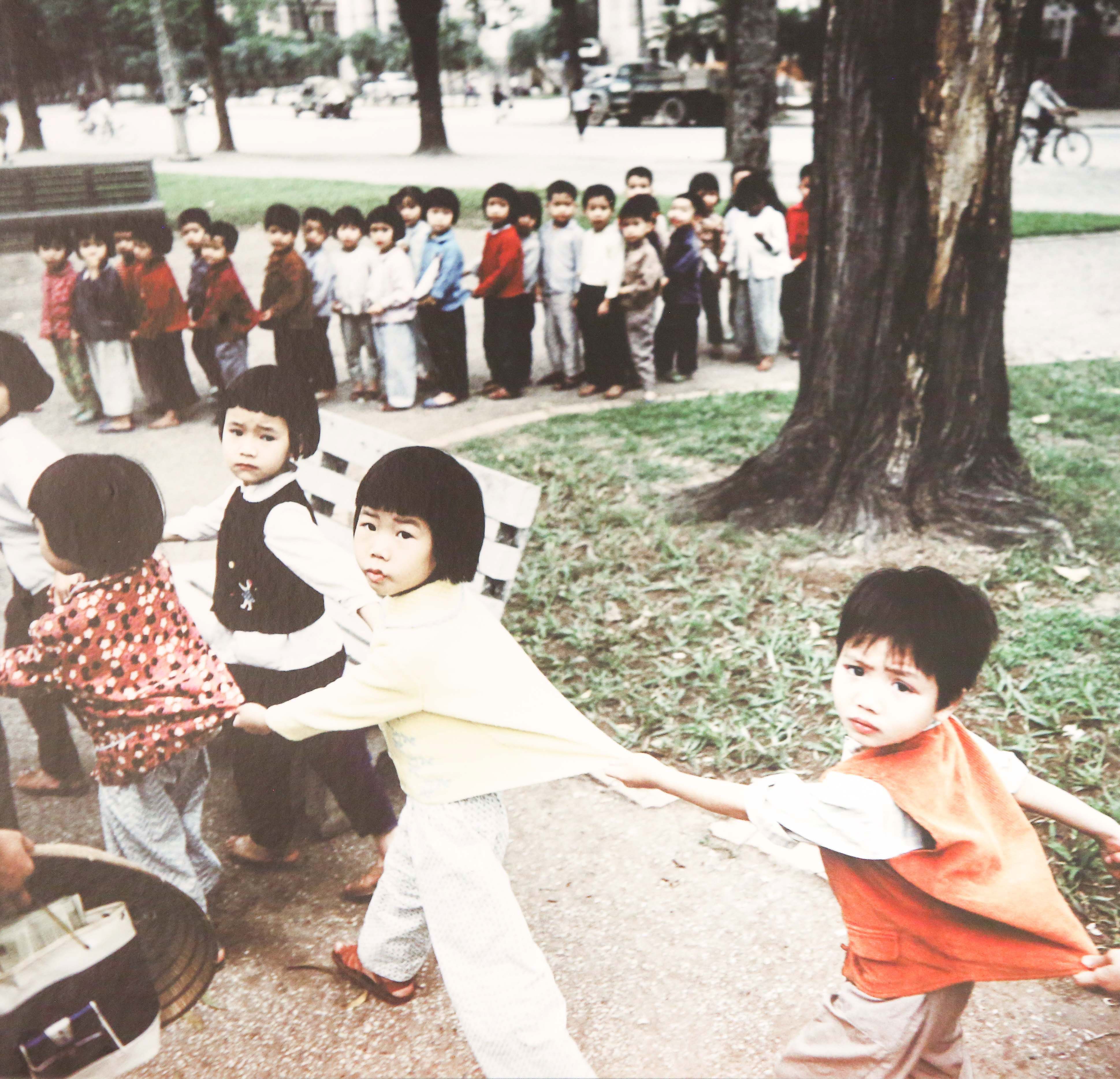 Văn hoá - Triển lãm ảnh tái hiện Hà Nội giữa những khó khăn giai đoạn 1967-1975 (Hình 5).