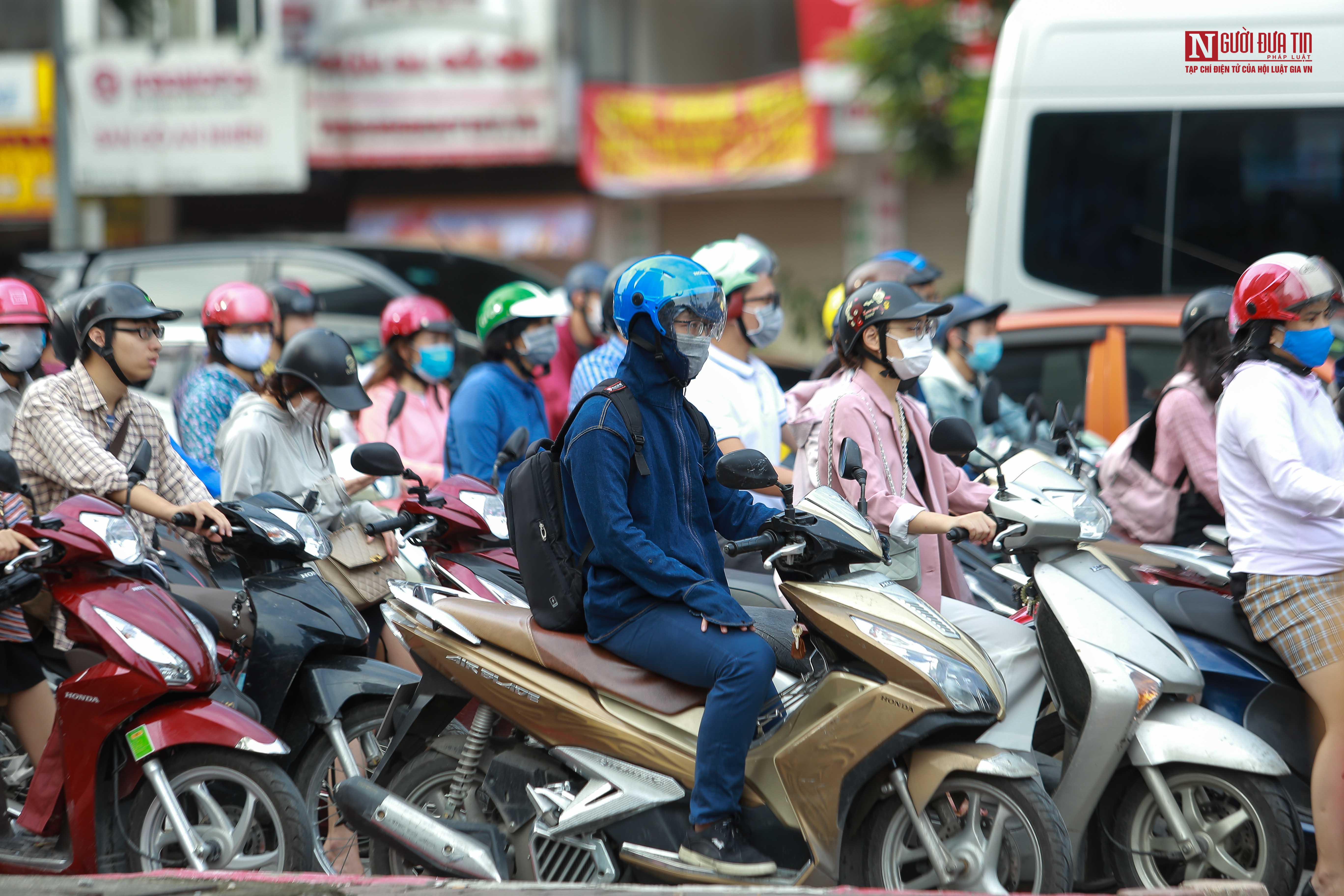 Tin nhanh - Người dân co ro trong ngày đầu đón không khí lạnh (Hình 10).