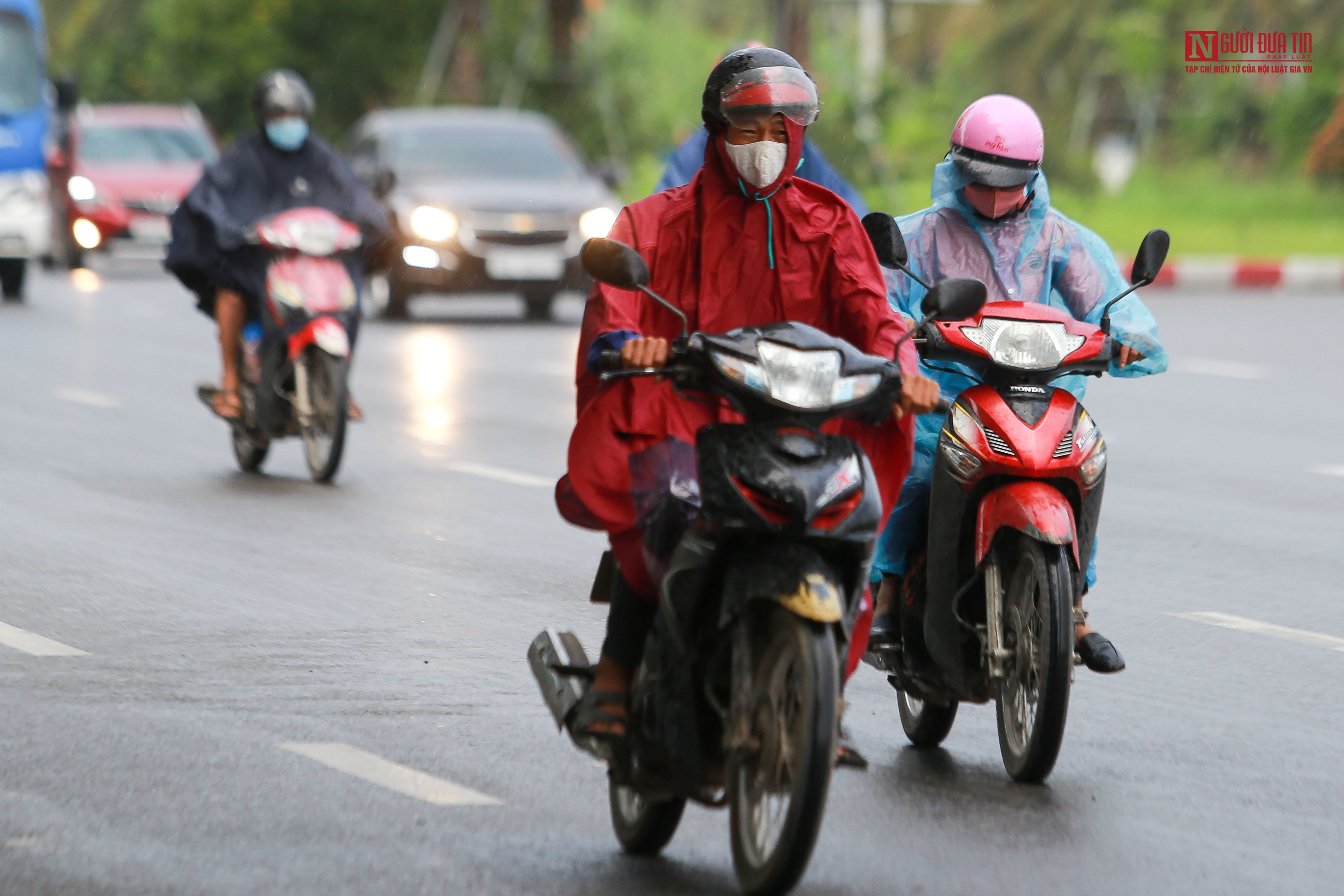 Tin nhanh - Người dân co ro trong ngày đầu đón không khí lạnh (Hình 4).