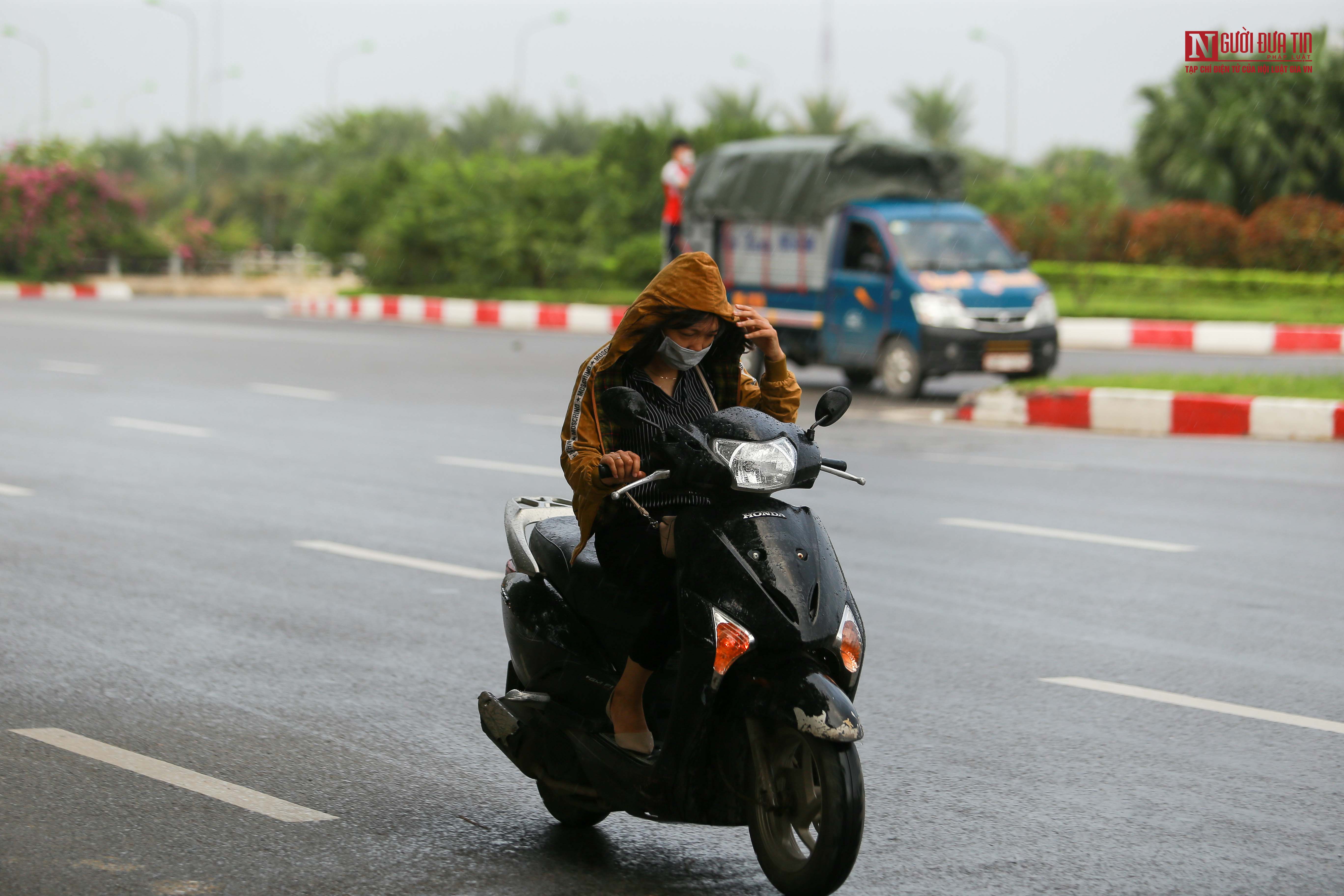 Tin nhanh - Người dân co ro trong ngày đầu đón không khí lạnh (Hình 5).