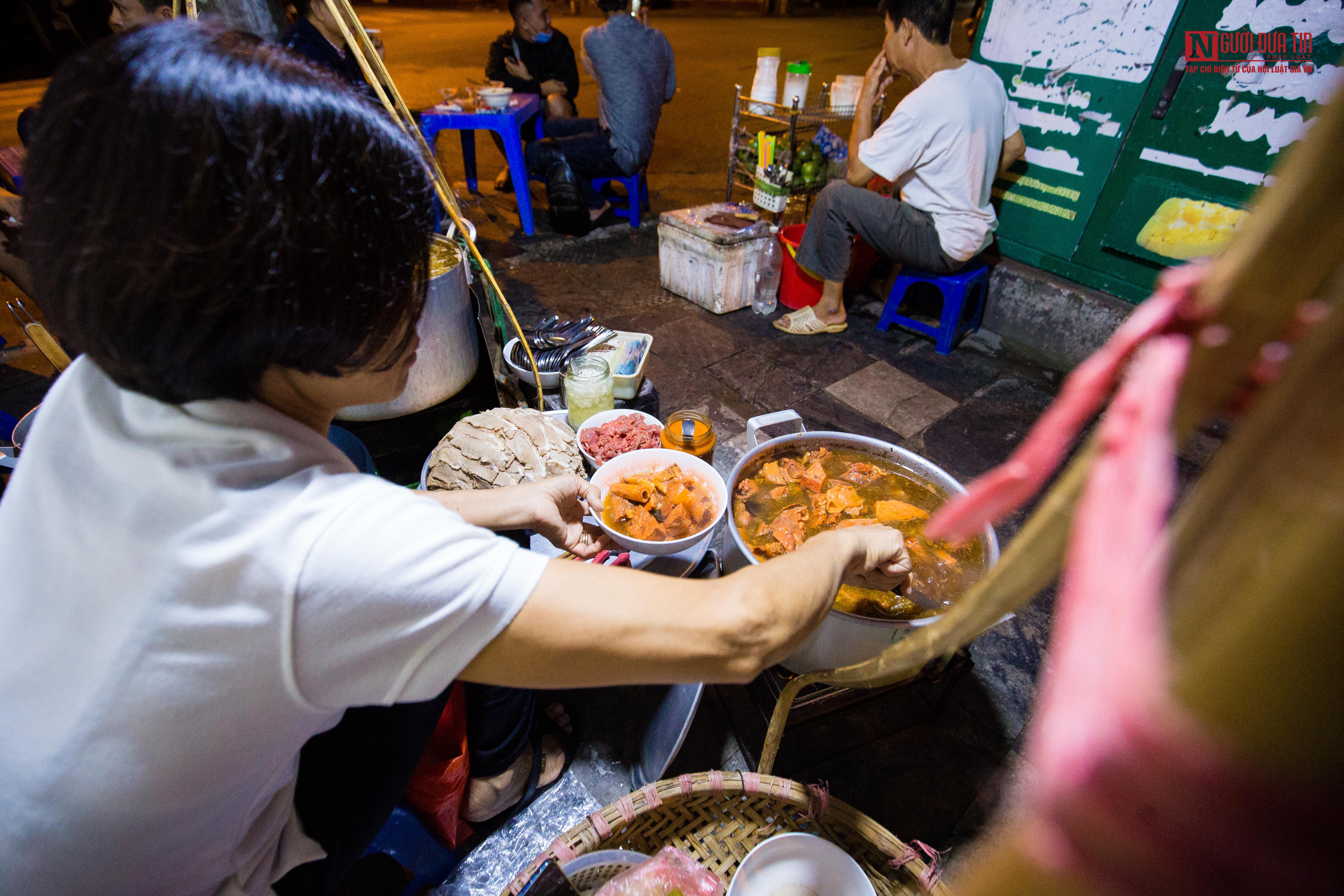 Tin nhanh - Điều đặc biệt tại quán phở gánh '30 năm không ngủ' (Hình 10).