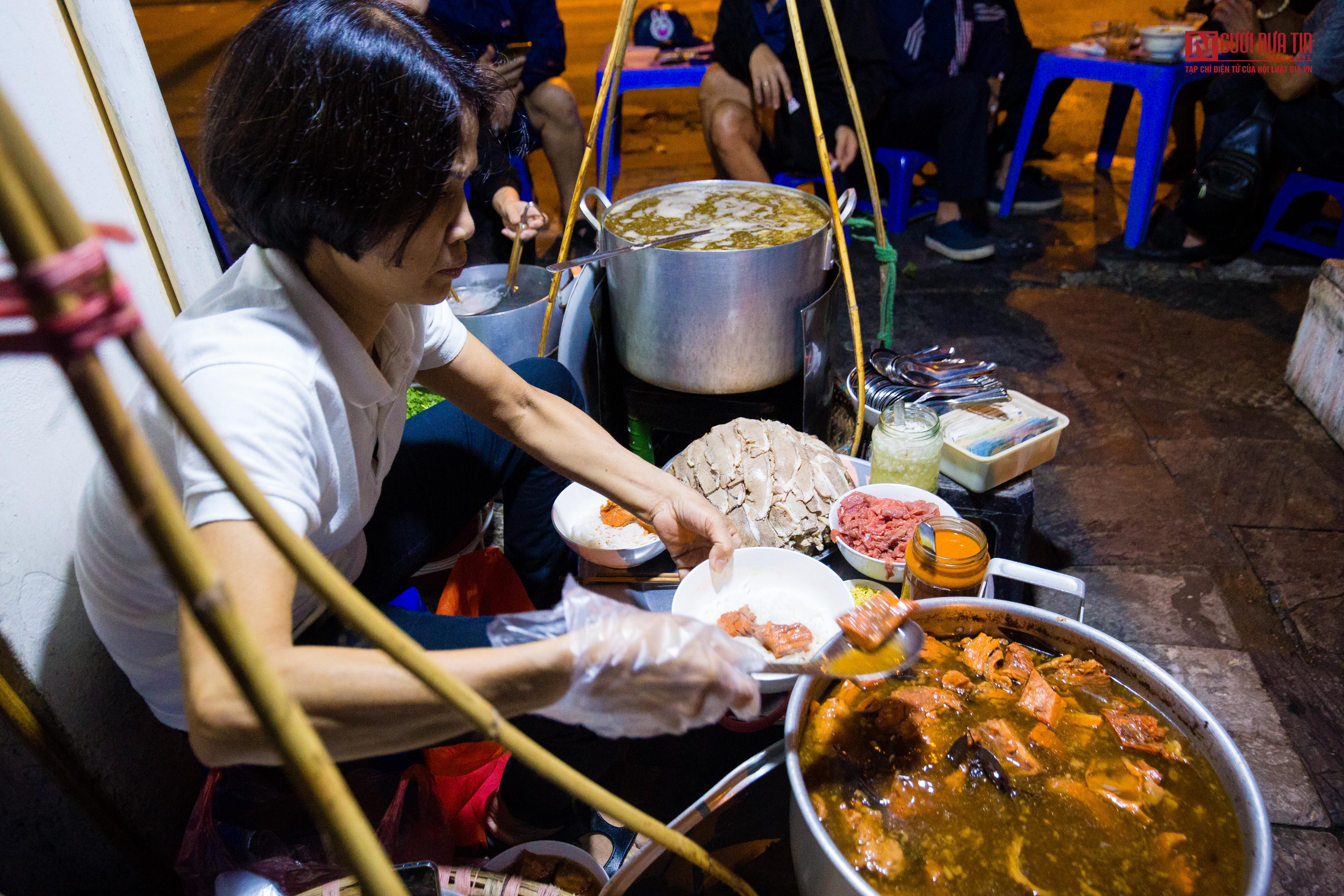 Tin nhanh - Điều đặc biệt tại quán phở gánh '30 năm không ngủ' (Hình 12).