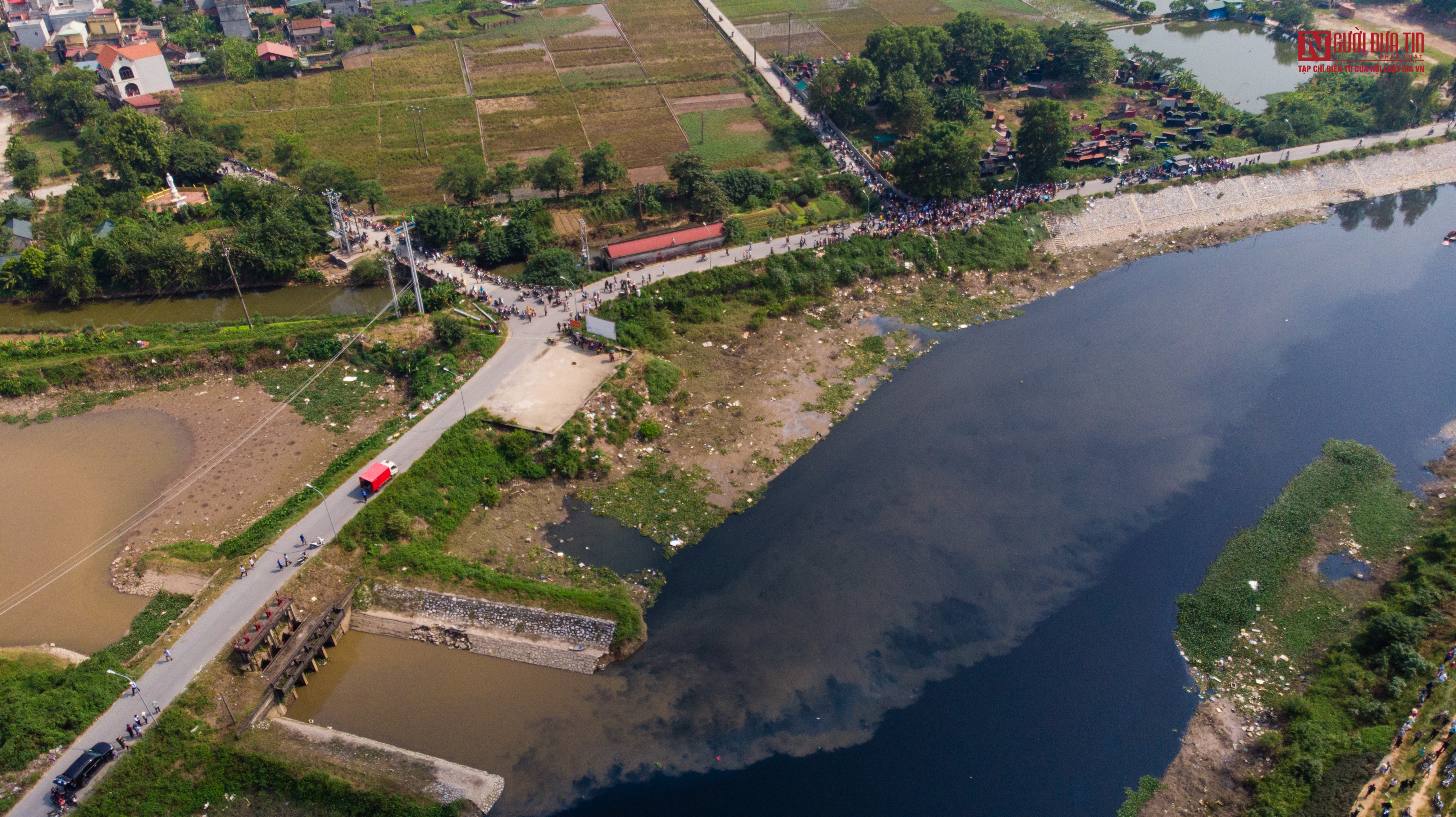 Tin nhanh - Hiện trường tìm thấy thi thể nữ sinh Học viên Ngân hàng (Hình 2).