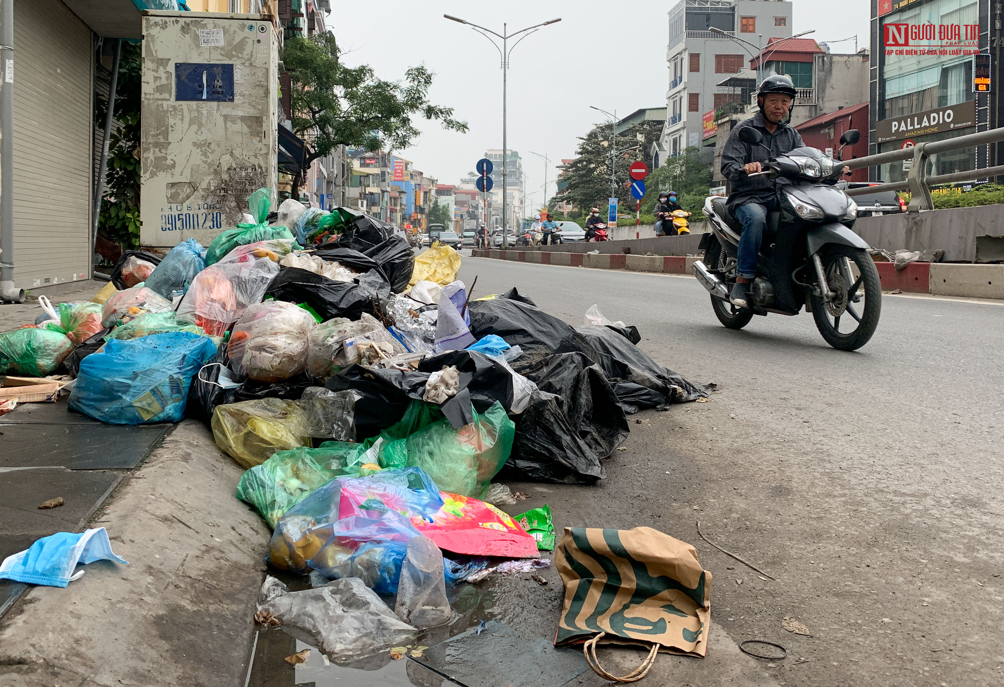 Dân sinh - Năng lực nhà thầu yếu kém, phường Yên Phụ tràn ngập rác thải (Hình 3).