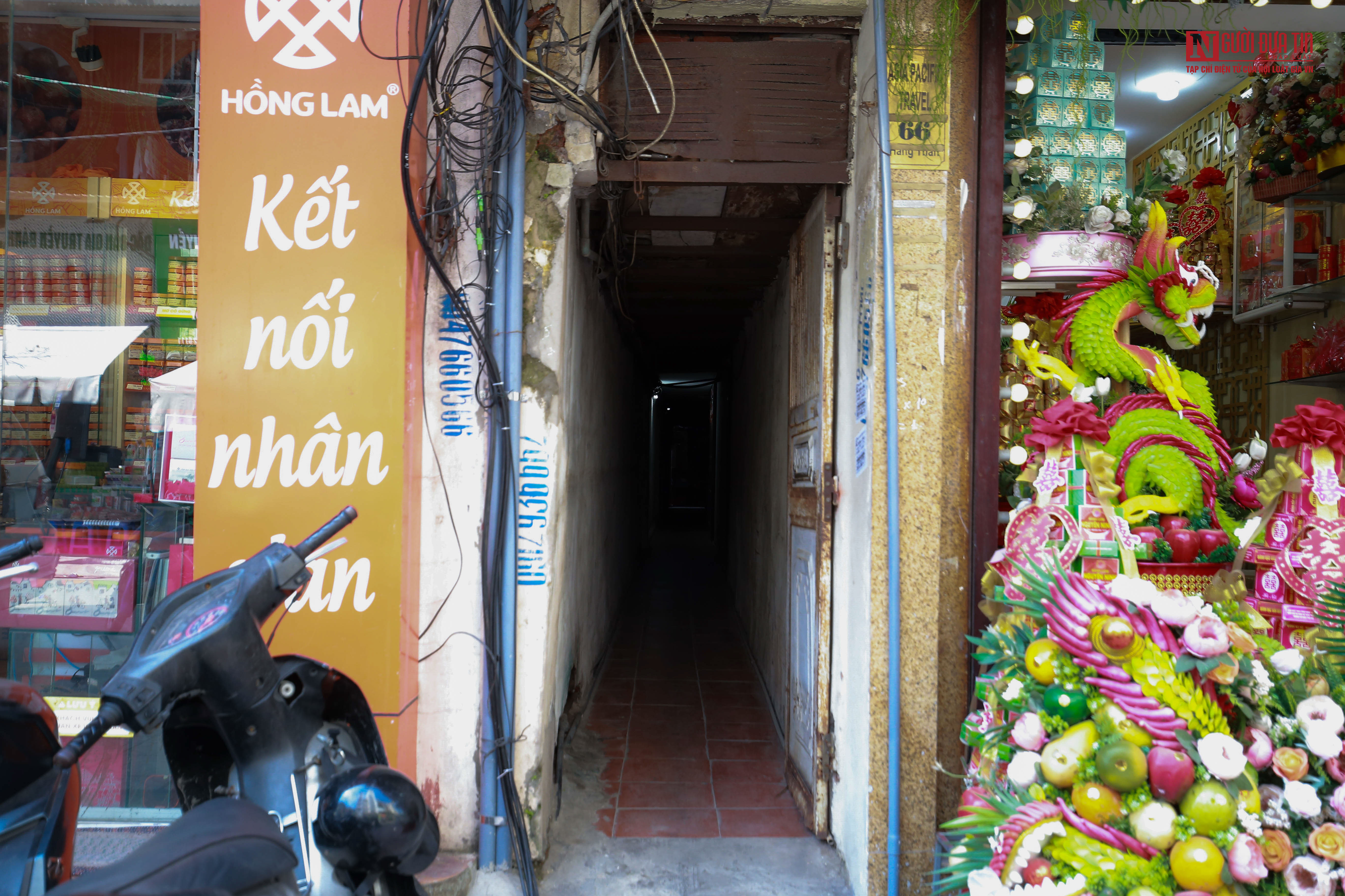 Dân sinh - Khám phá những con ngõ nhỏ siêu hẹp, siêu tối ở Hà Nội và những ẩn họa