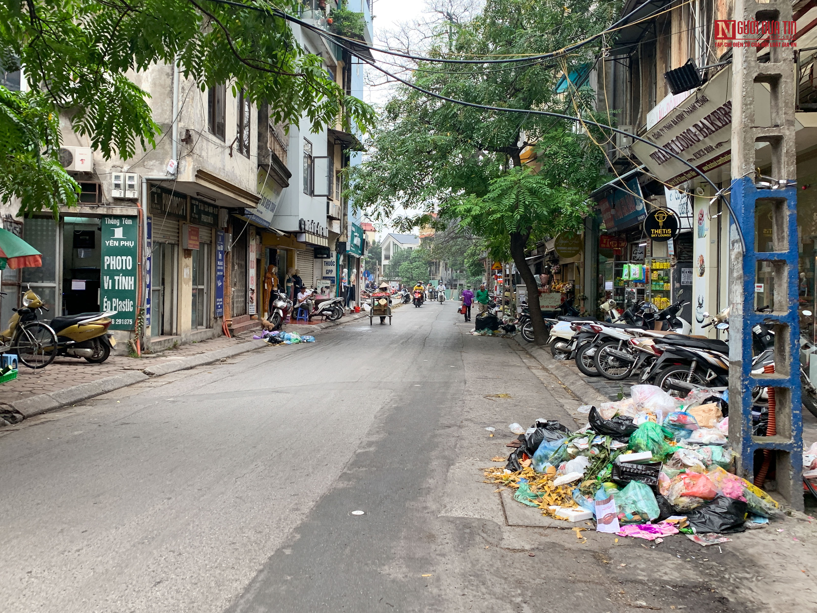 Dân sinh - Năng lực nhà thầu yếu kém, phường Yên Phụ tràn ngập rác thải (Hình 11).