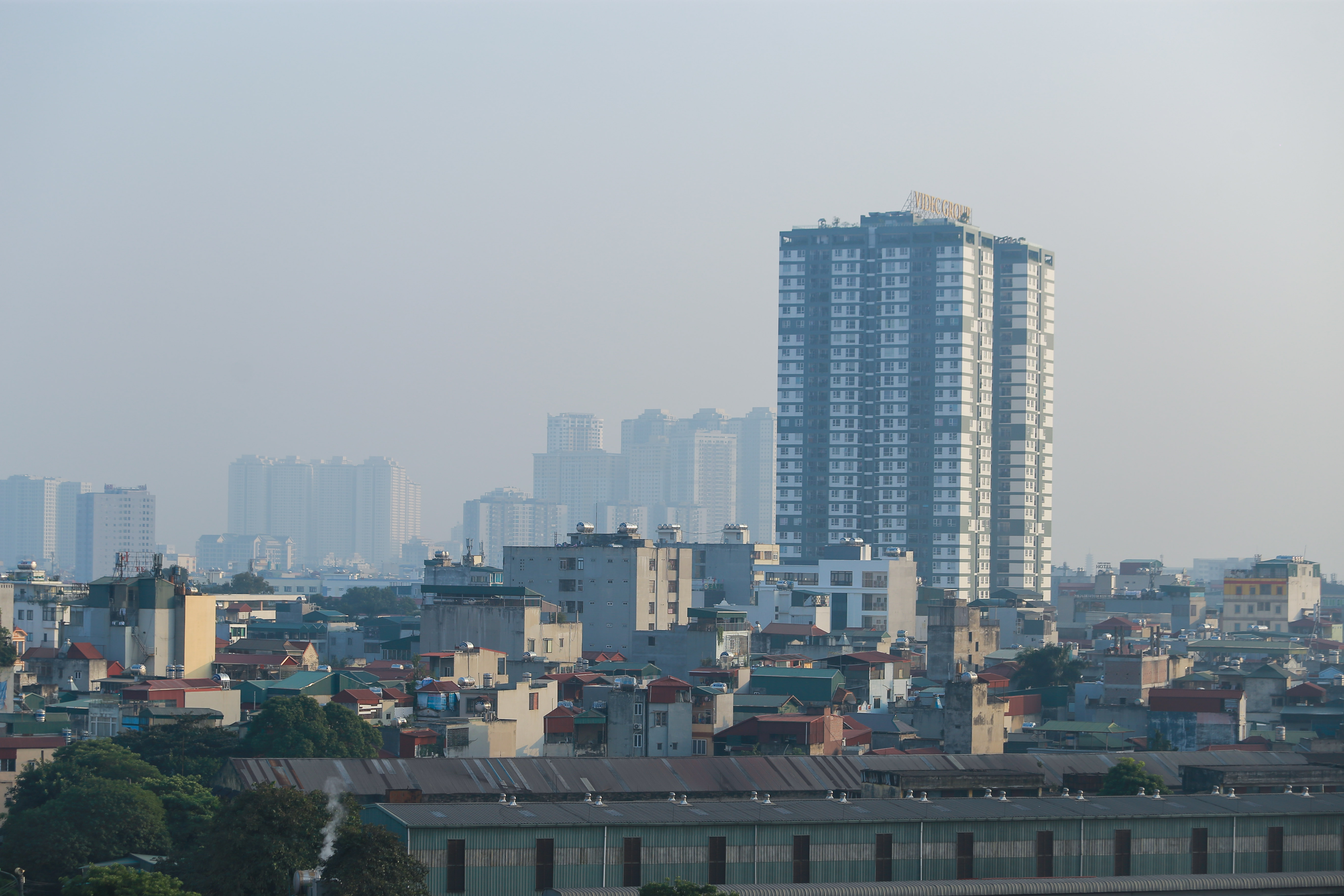 Môi trường - Hà Nội bị bao phủ bởi lớp bụi mịn và cảnh báo chất lượng không khí (Hình 7).