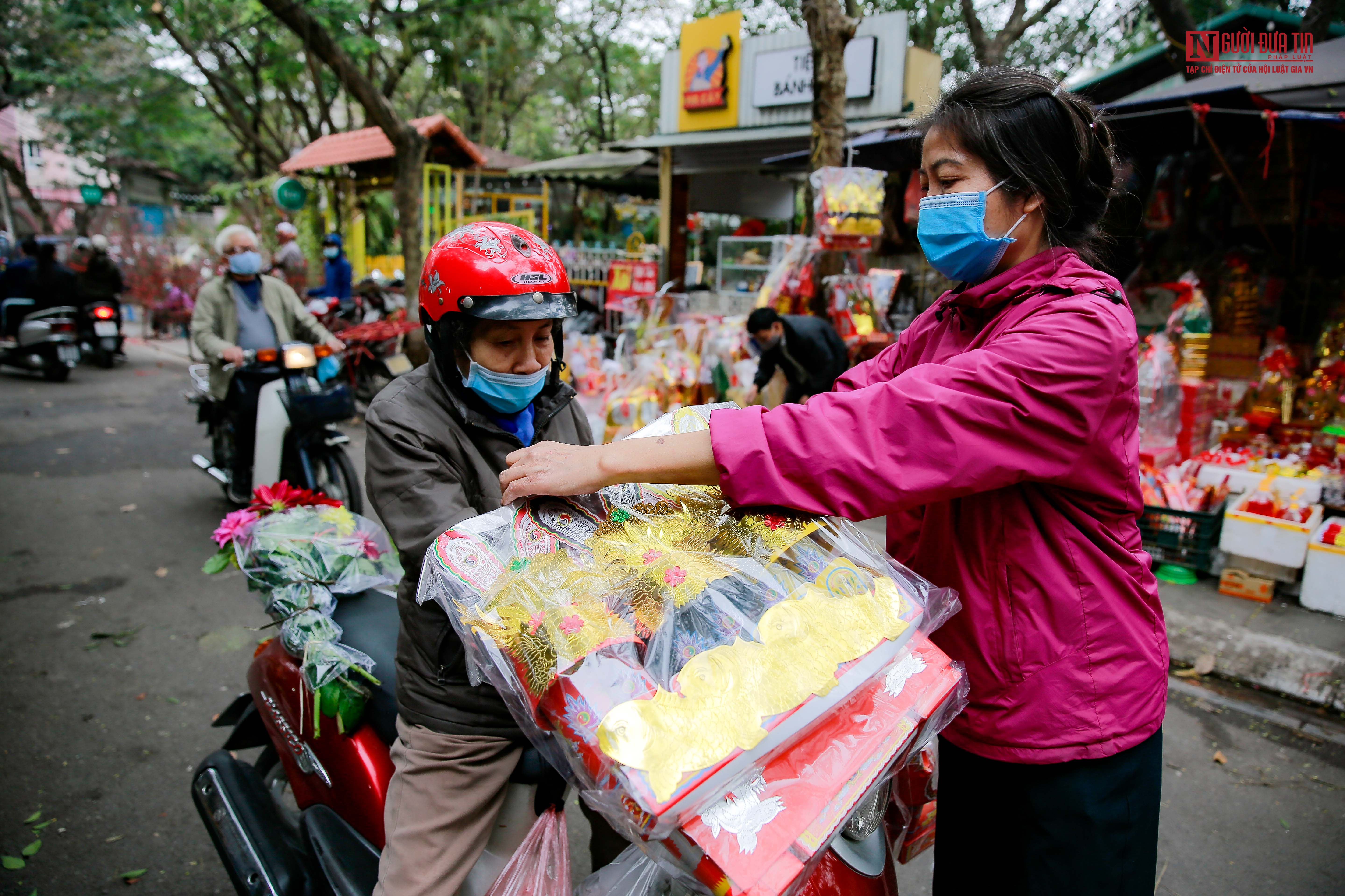 Dân sinh - Người dân tấp nập sắm lễ cúng ông Công ông Táo (Hình 7).