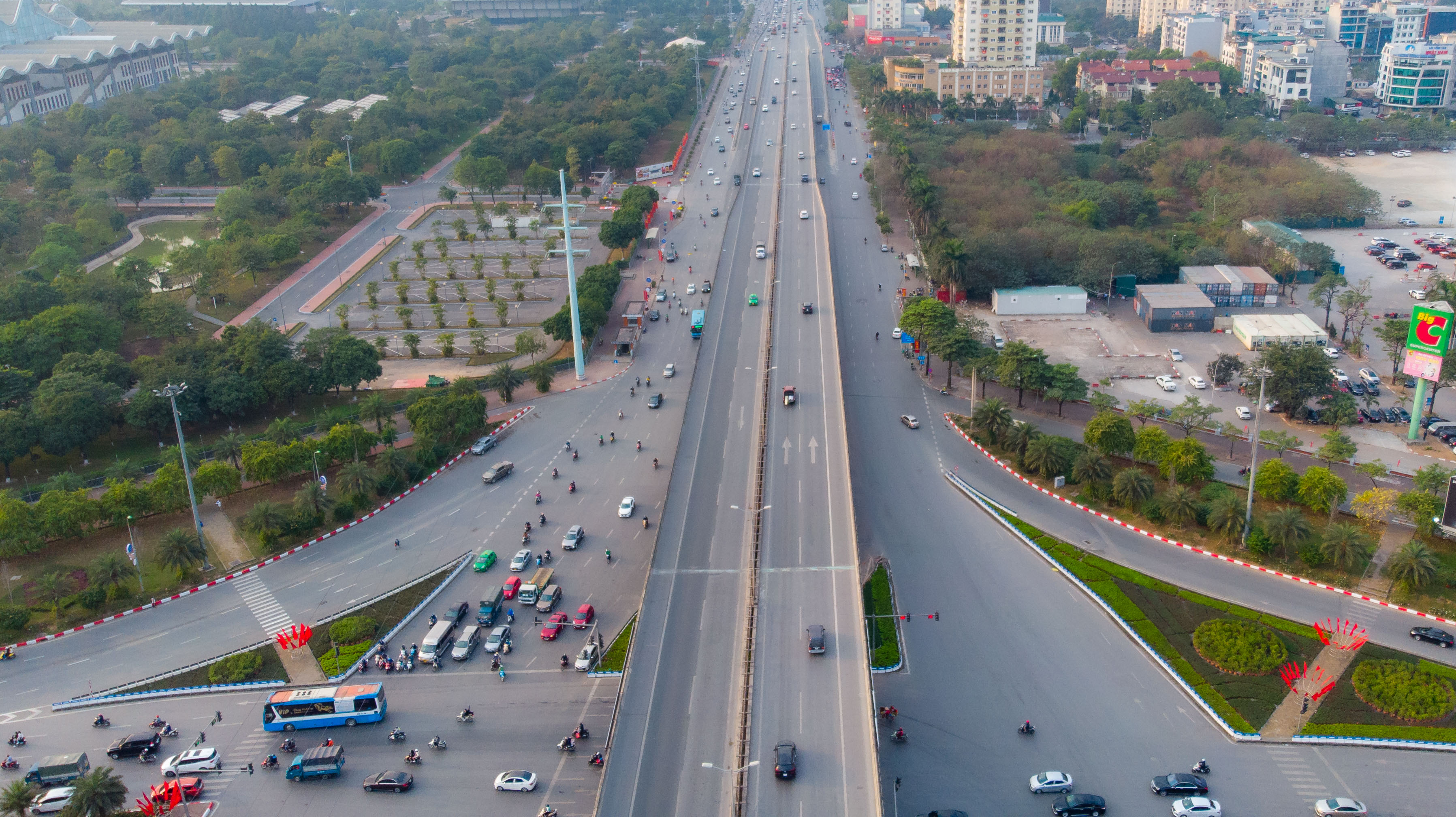 Tin nhanh - Bến xe đìu hiu, giao thông Hà Nội thông thoáng lạ thường (Hình 13).