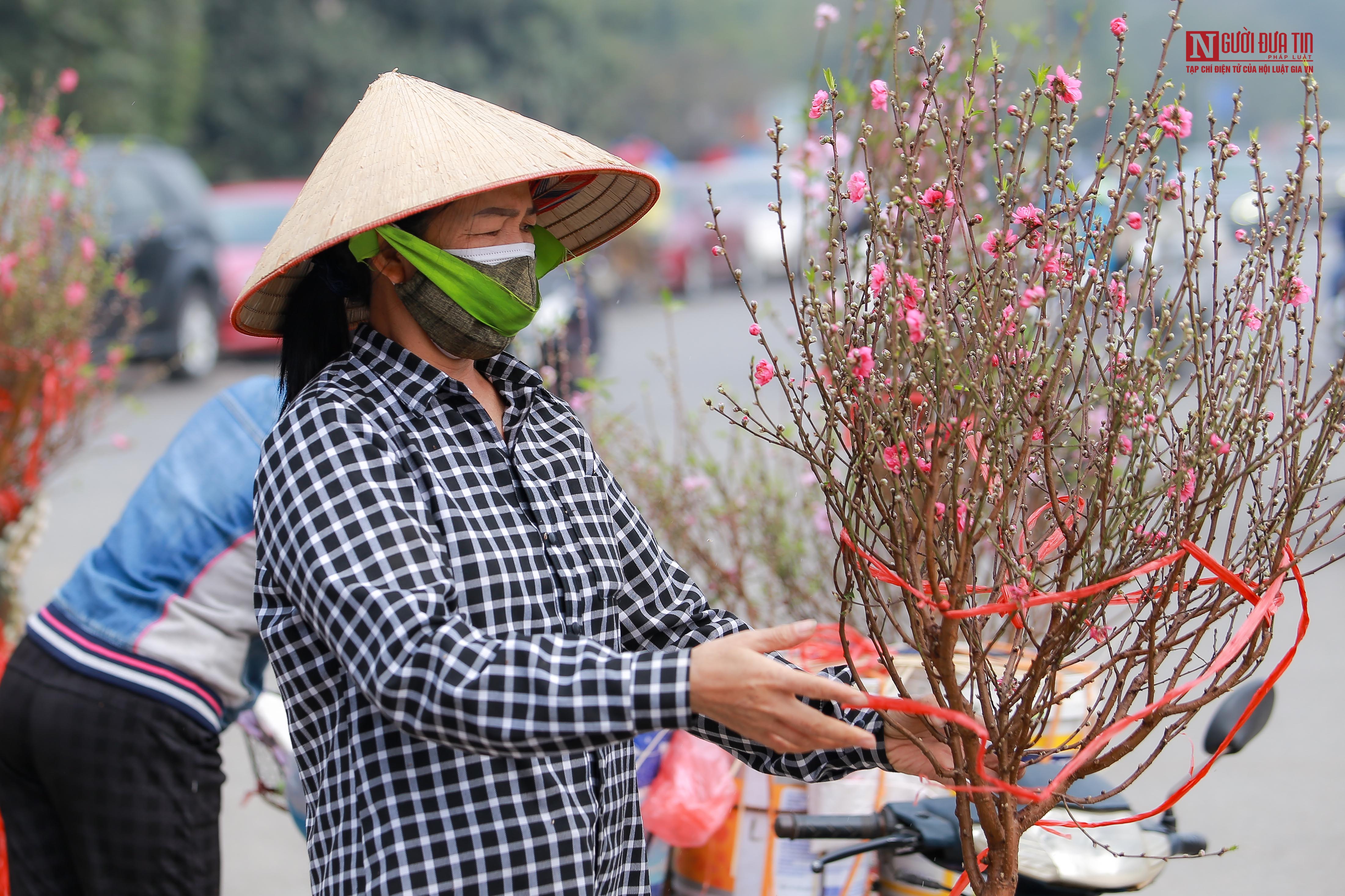 Tiêu dùng & Dư luận - Chợ hoa Quảng Bá nhộn nhịp ngày chủ nhật cuối năm (Hình 11).