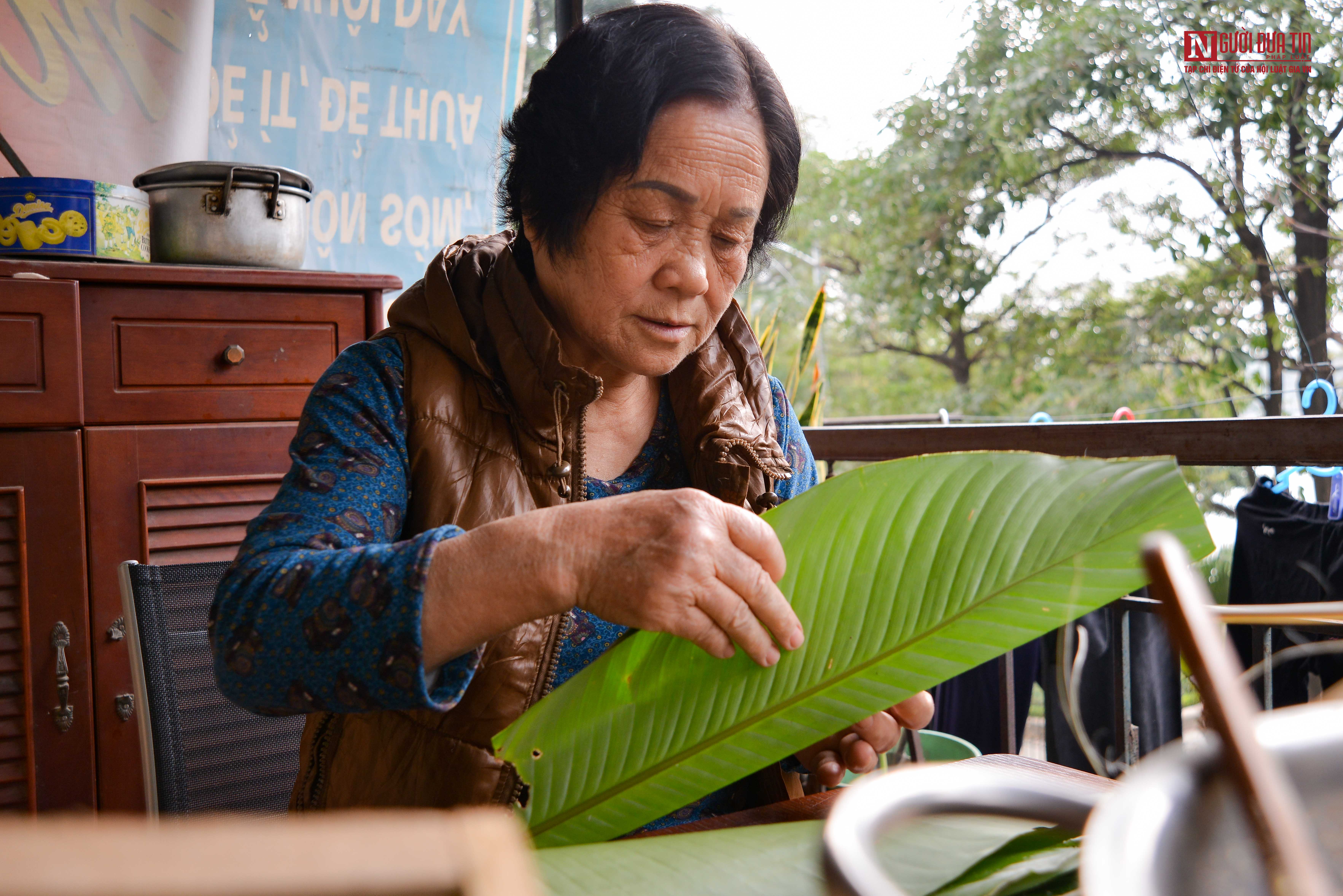 Dân sinh - Các công đoạn gói bánh chưng của người Hà Nội