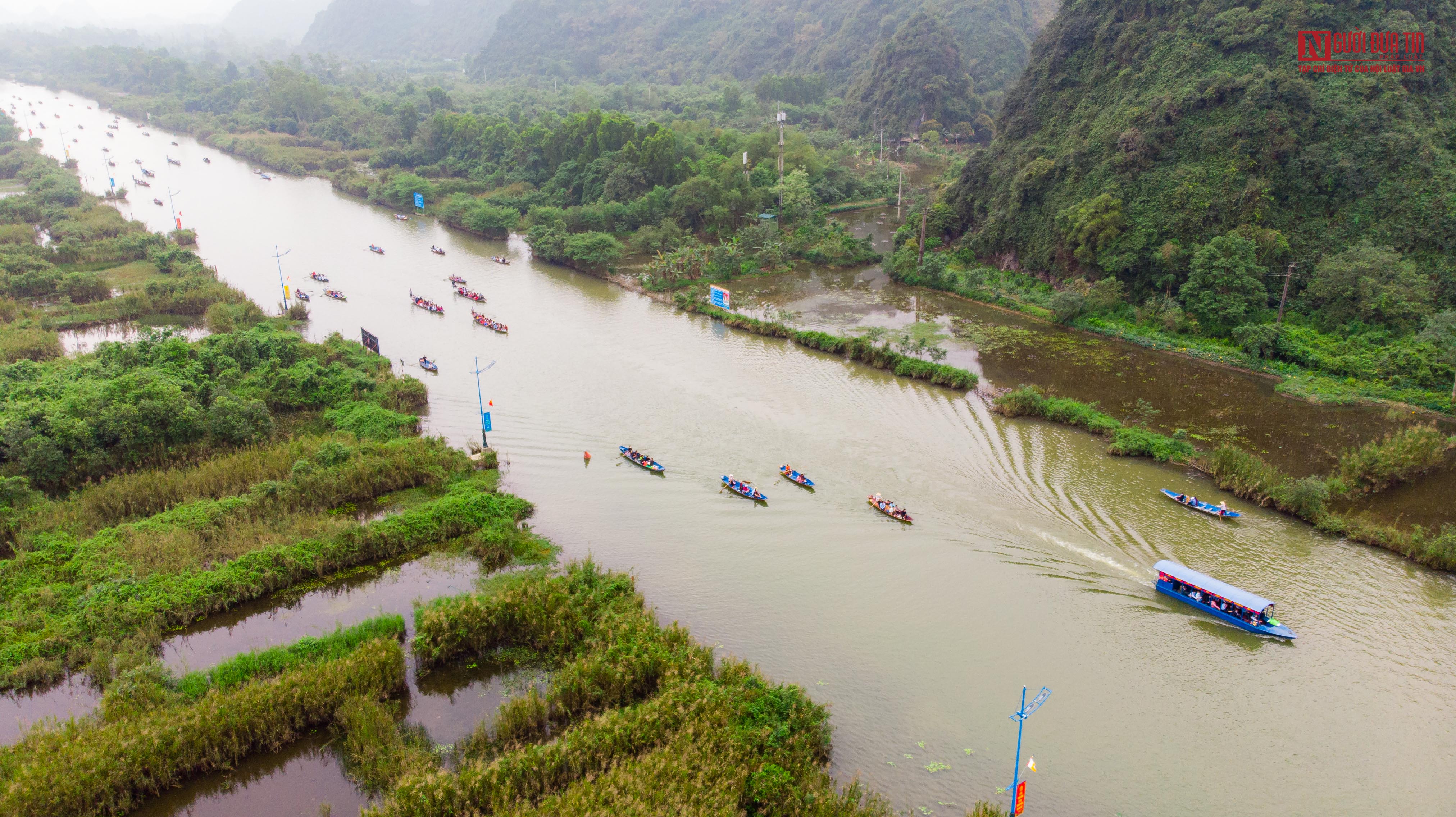 Văn hoá - Dòng người hối hả đổ về chùa Hương trong ngày đầu mở cửa trở lại (Hình 9).