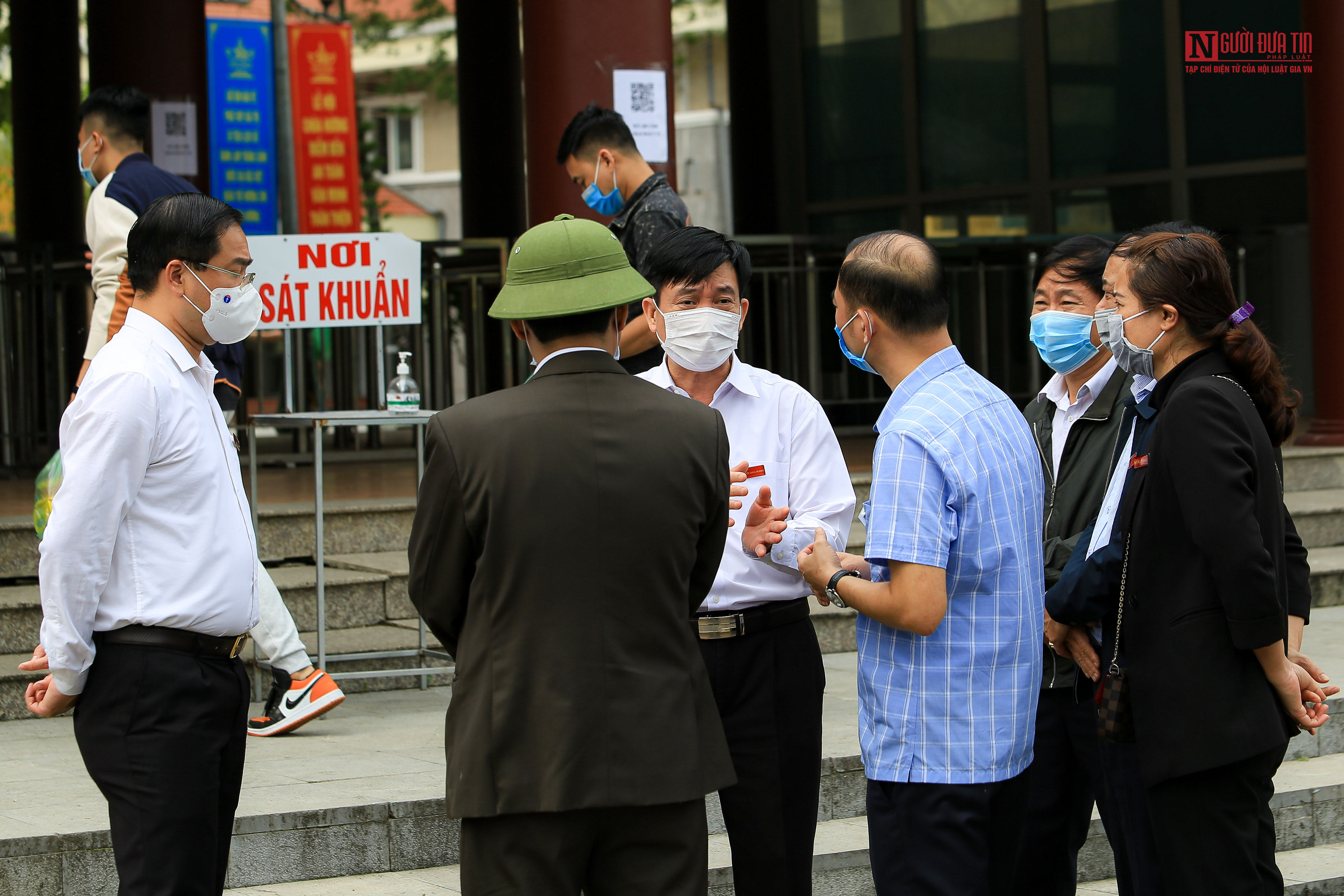 Văn hoá - Dòng người hối hả đổ về chùa Hương trong ngày đầu mở cửa trở lại (Hình 14).