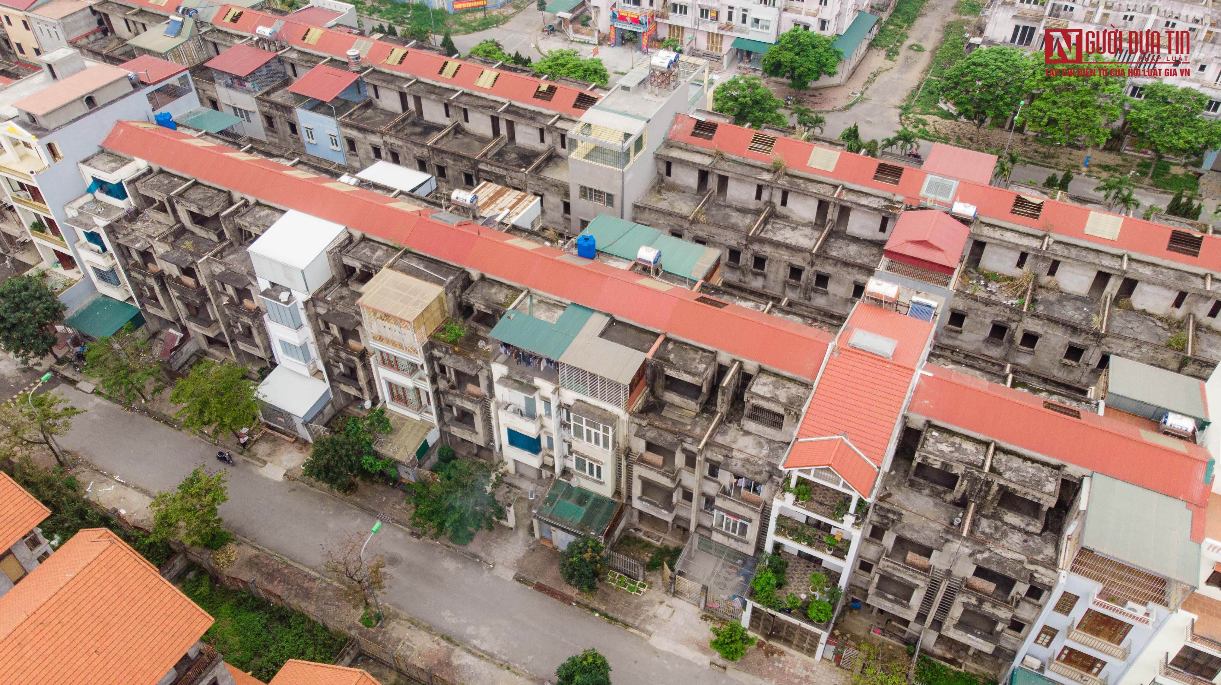 Bất động sản - Khu đô thị Vân Canh: Nhà bỏ hoang đứng cạnh biệt thự hoành tráng, tấc đất báo giá tấc vàng (Hình 7).